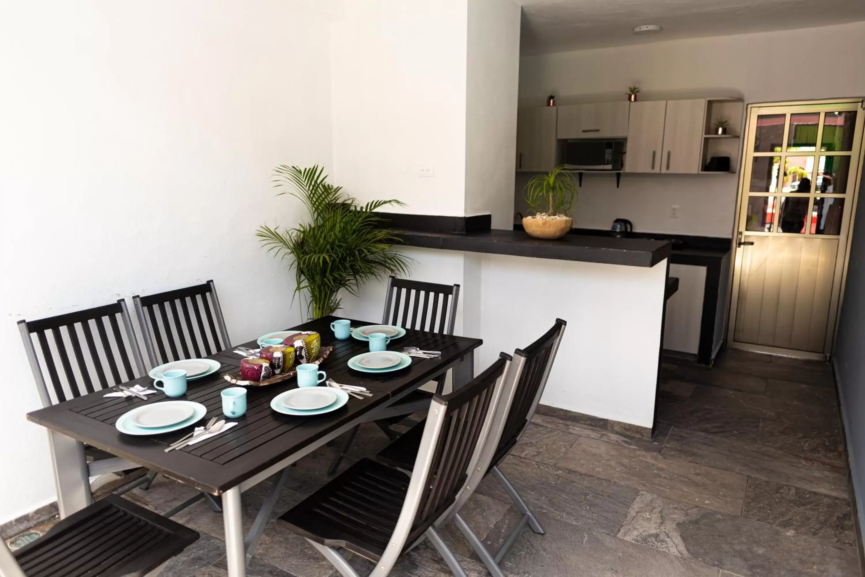 Dining Area in Santa Fe Studios And Suites