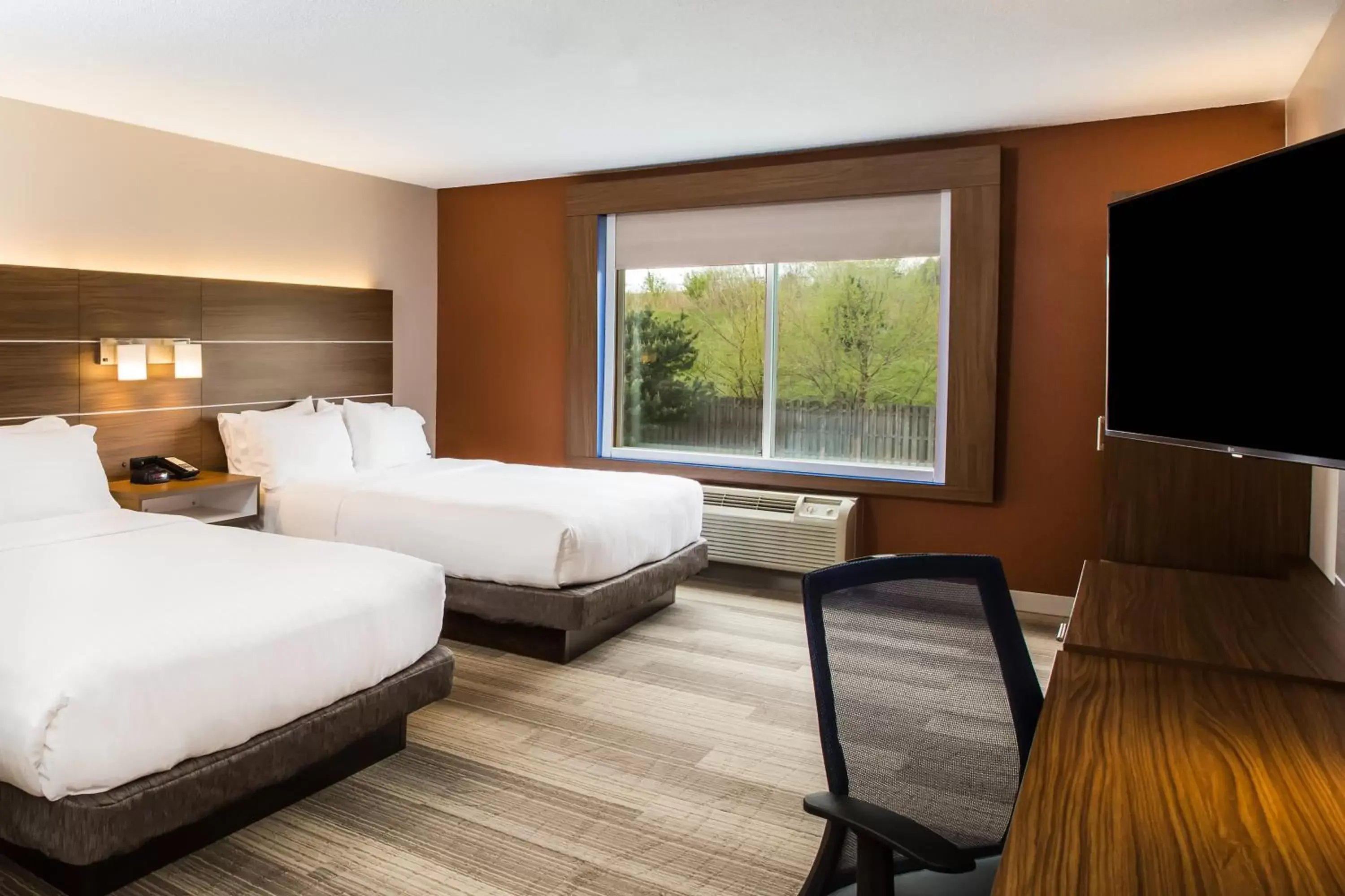 Photo of the whole room, Bed in Holiday Inn Express Hotel & Suites Bellevue-Omaha Area, an IHG Hotel