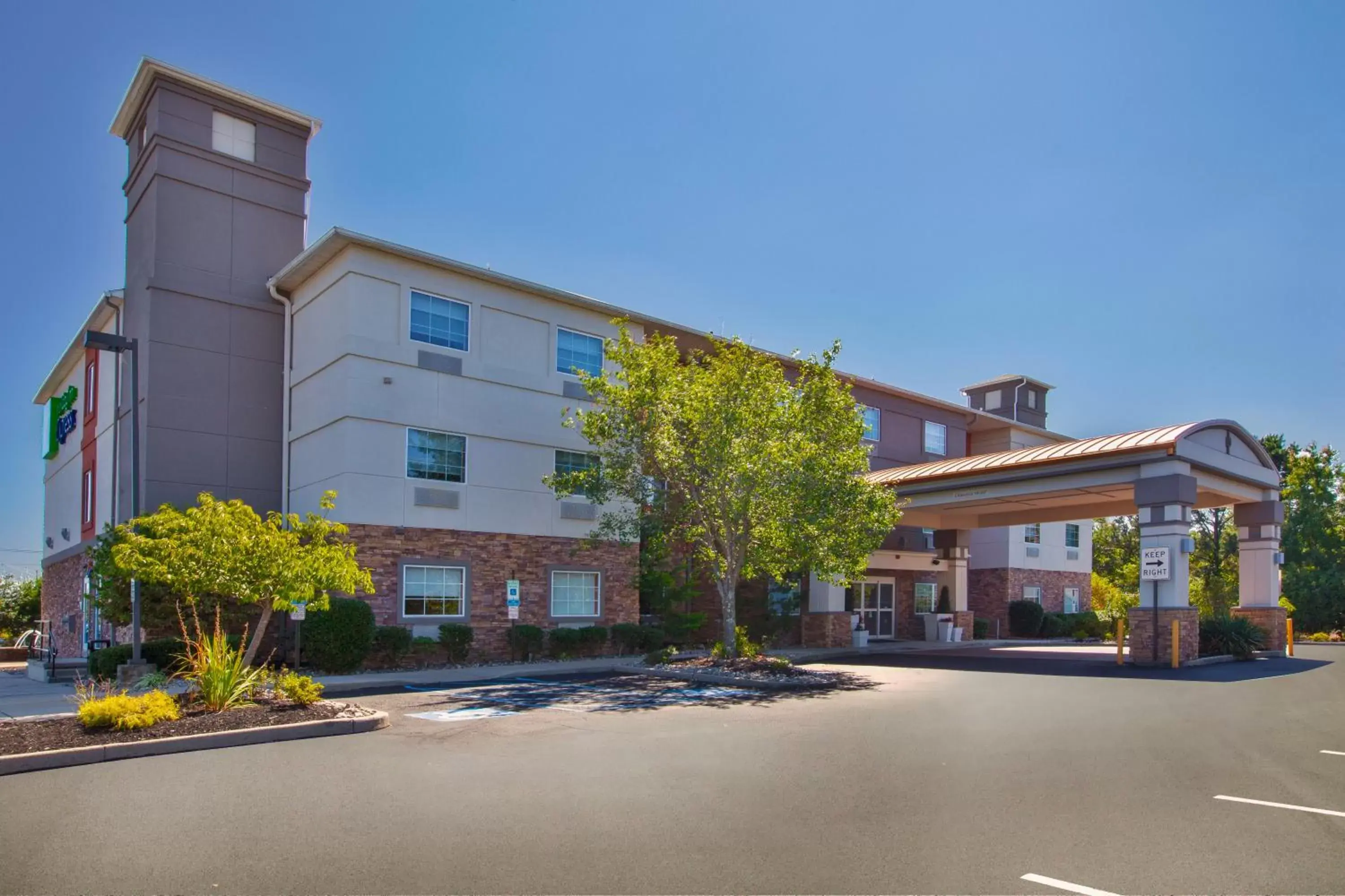 Property building in Holiday Inn Express Absecon-Atlantic City Area by IHG Property building in Holiday Inn Express Absecon-Atlantic City Area by IHG