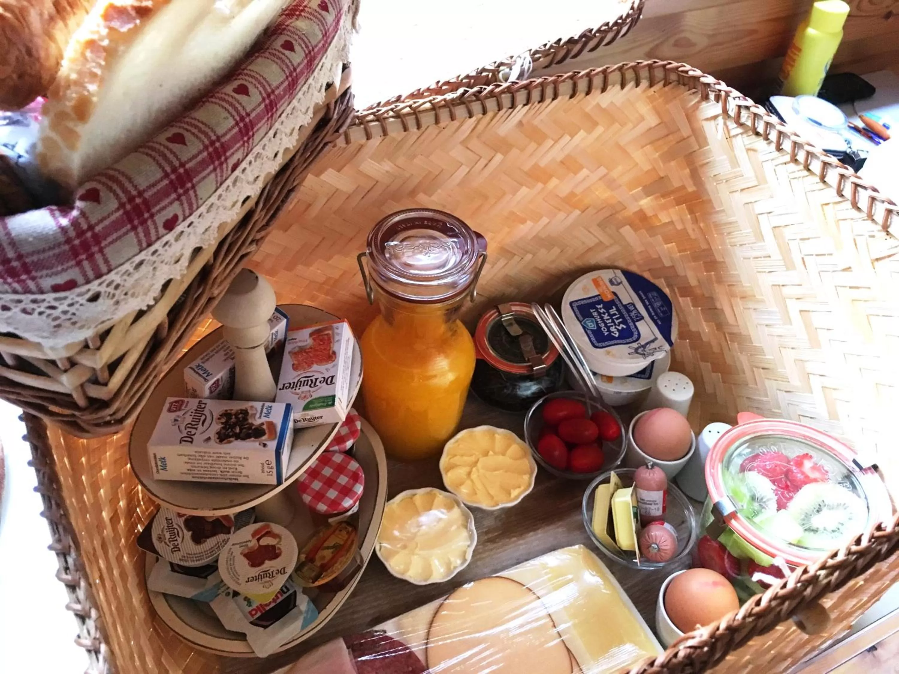 Continental breakfast in B&B Houtstee