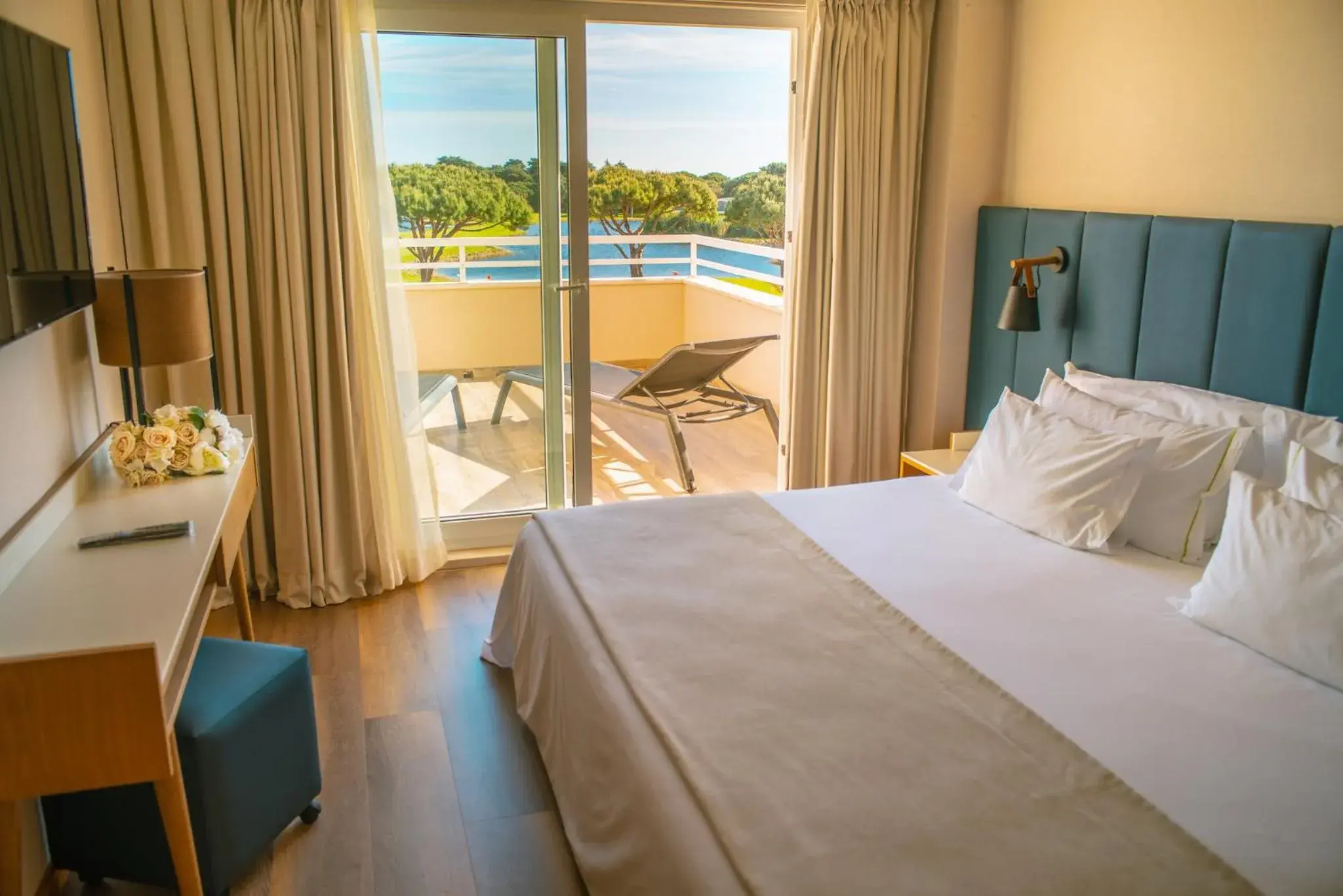 Bedroom, Bed in Onyria Quinta da Marinha Hotel