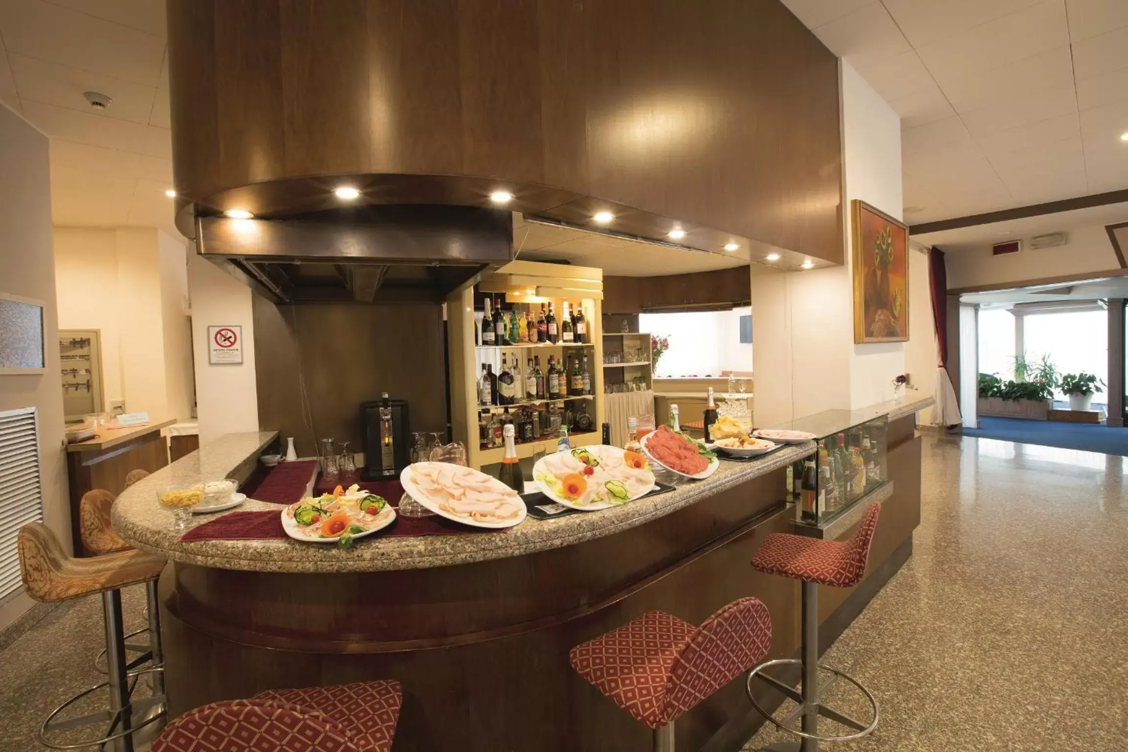 Lounge or bar, Restaurant/Places to Eat in iH Hotels Milano St. John