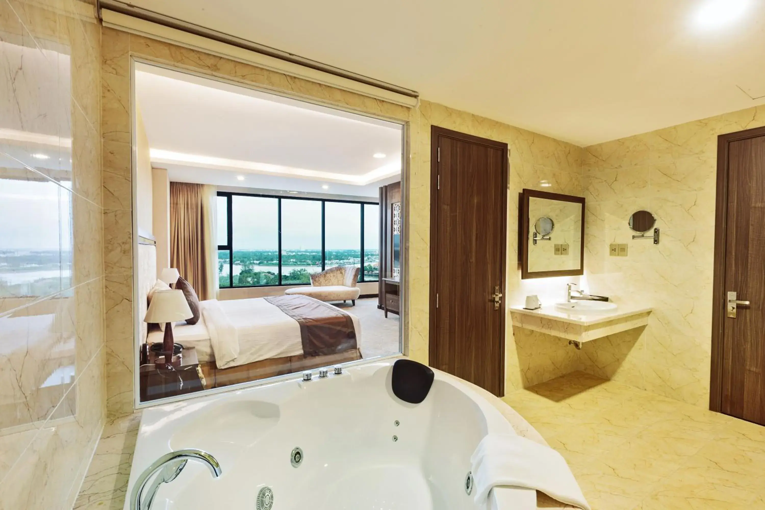 Massage, Bathroom in Muong Thanh Luxury Can Tho Hotel