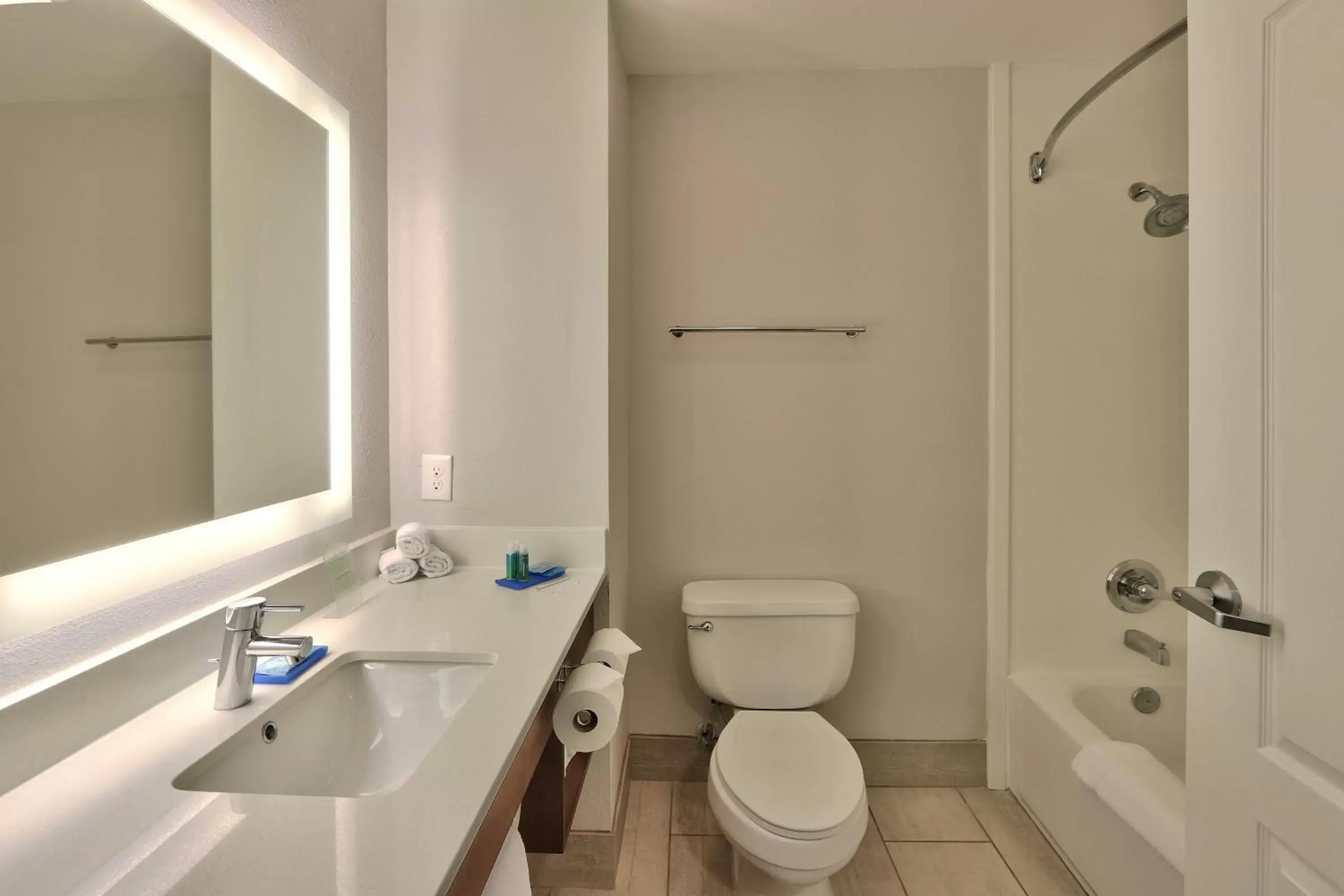 Bathroom in Holiday Inn Express & Suites Portales, an IHG Hotel