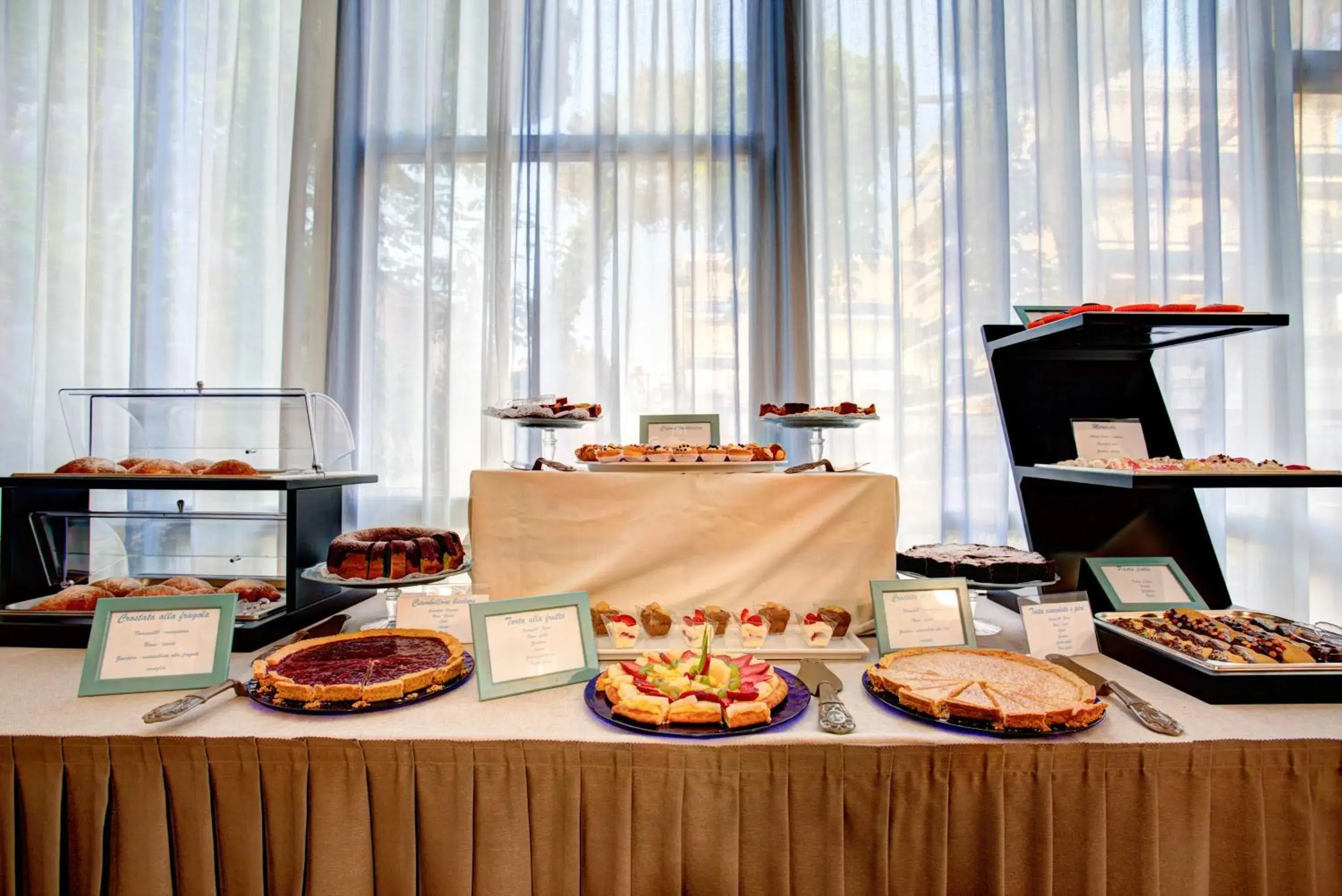 Buffet breakfast in Hotel Cimarosa