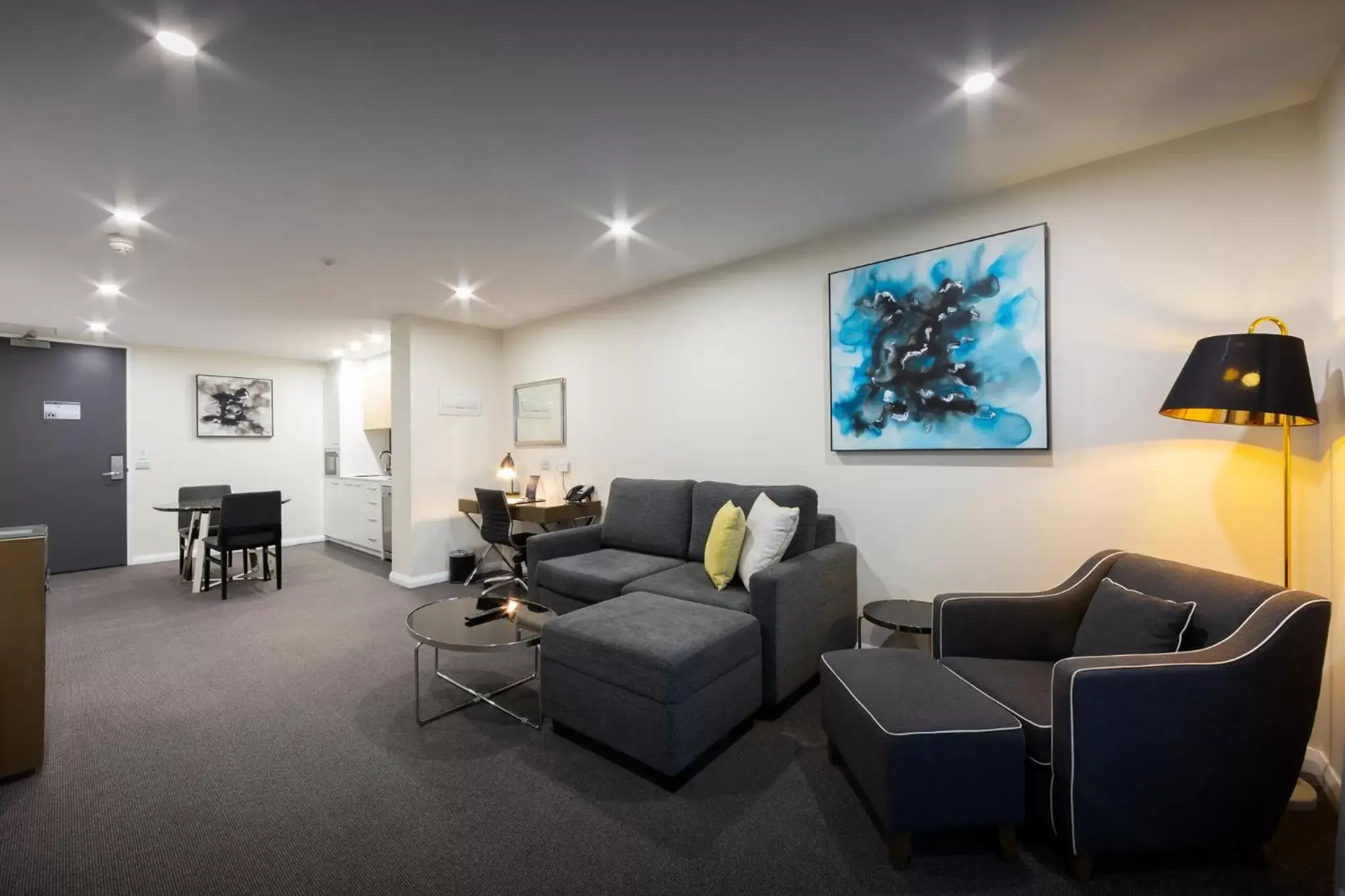 Living room, Seating Area in Avenue Hotel Canberra