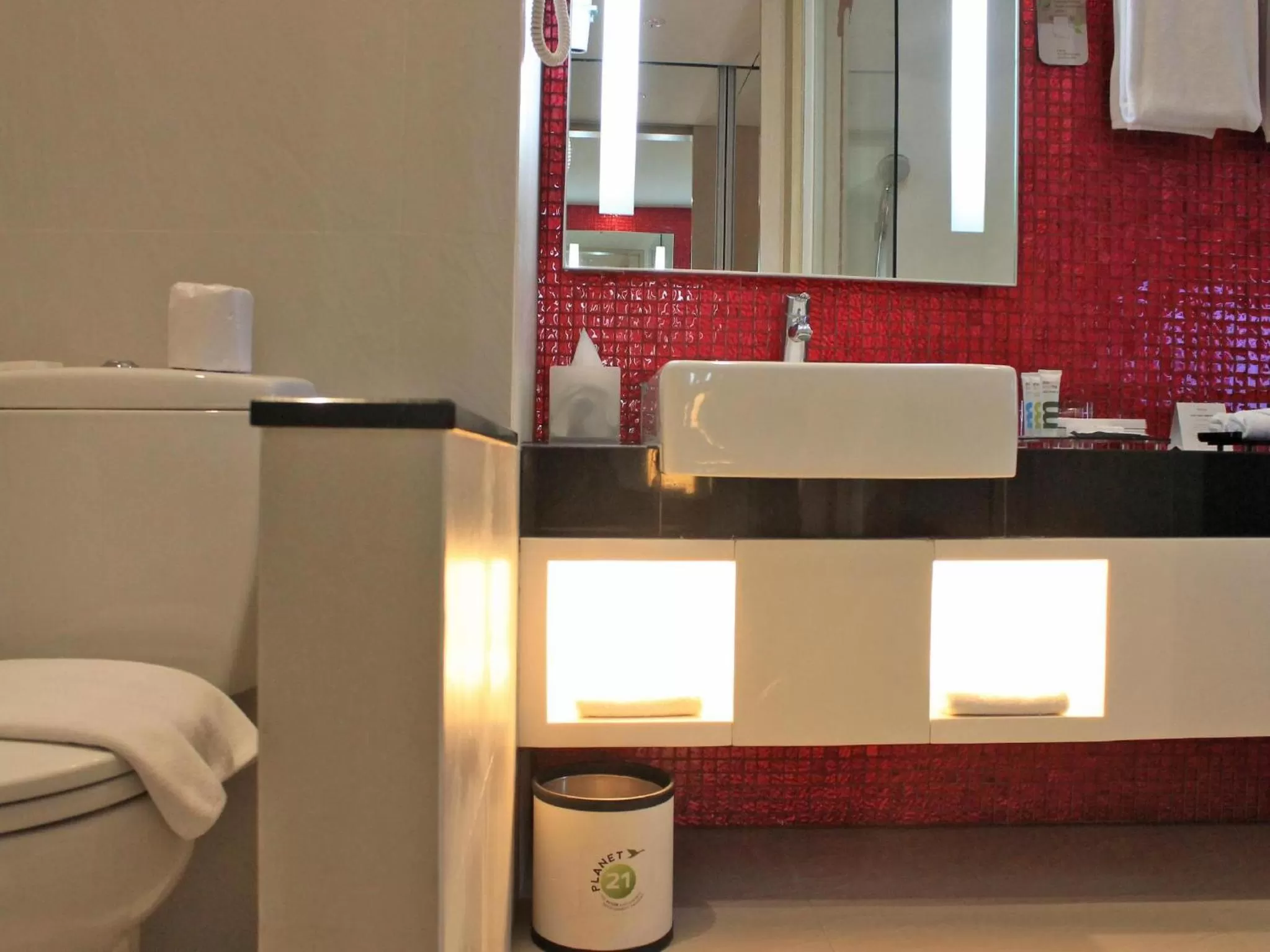 Bathroom in Mercure Jakarta Simatupang