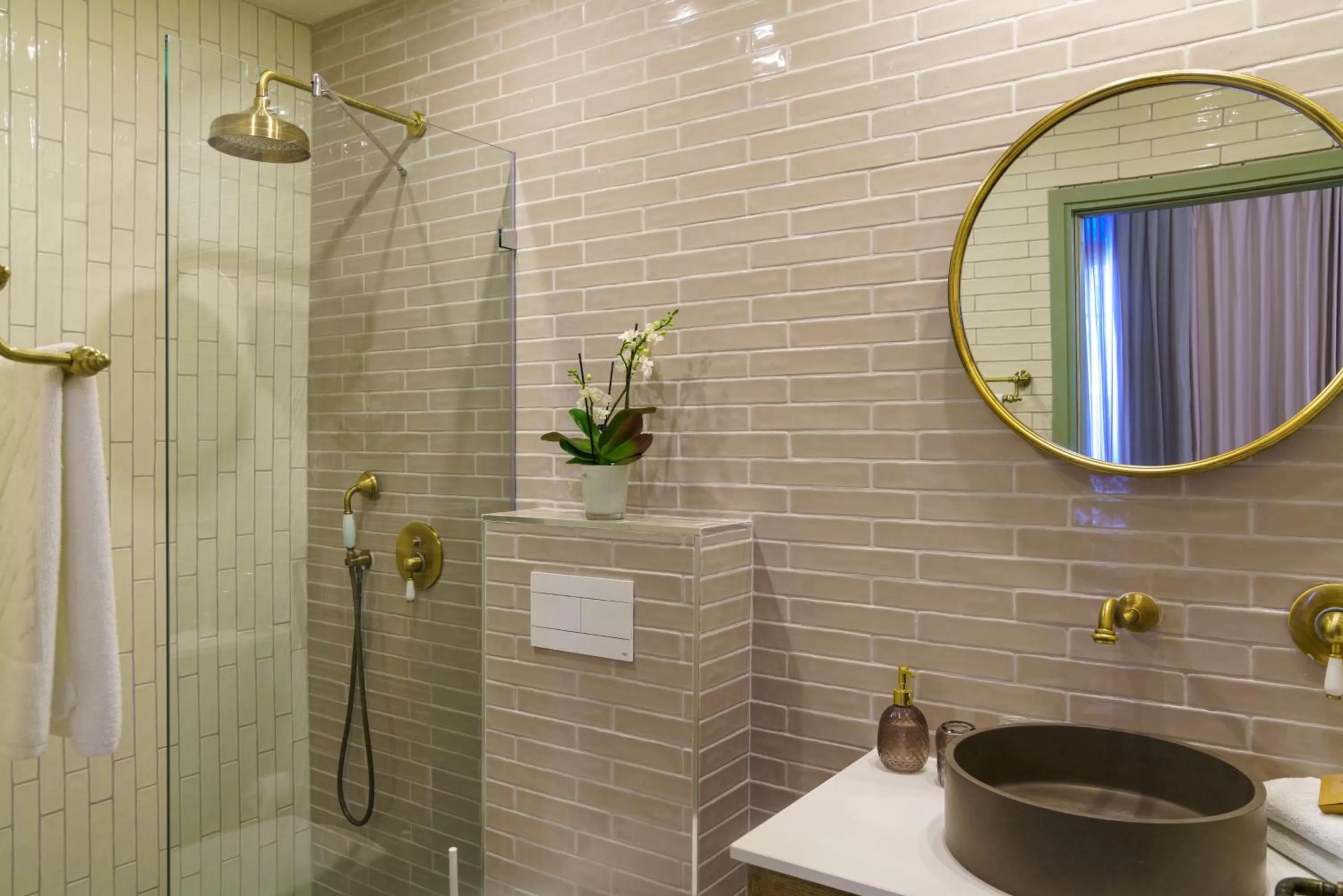 Shower in The Way Inn - Boutique Suites