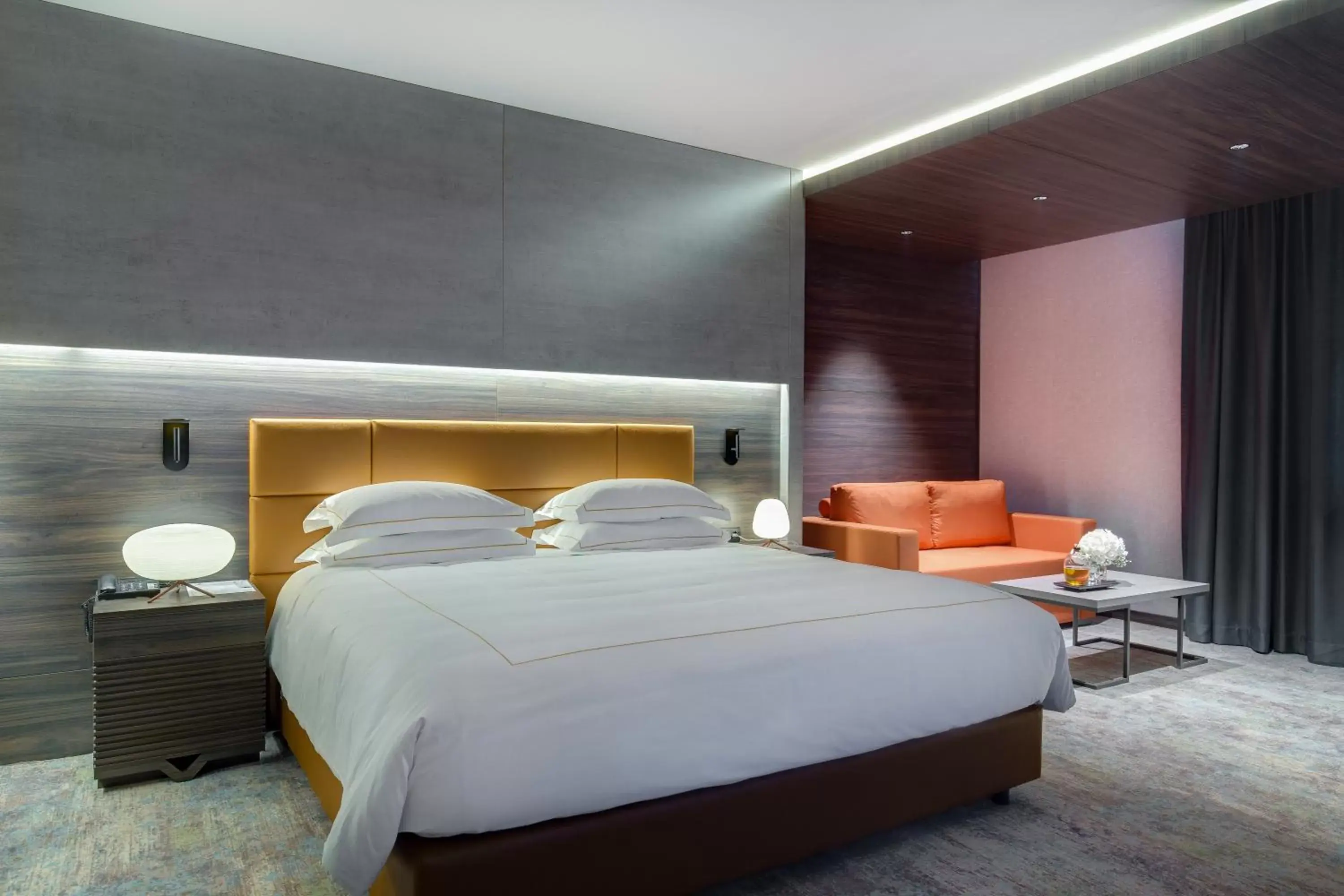 Bedroom, Bed in Emerald Hotel Bedroom, Bed in Emerald Hotel