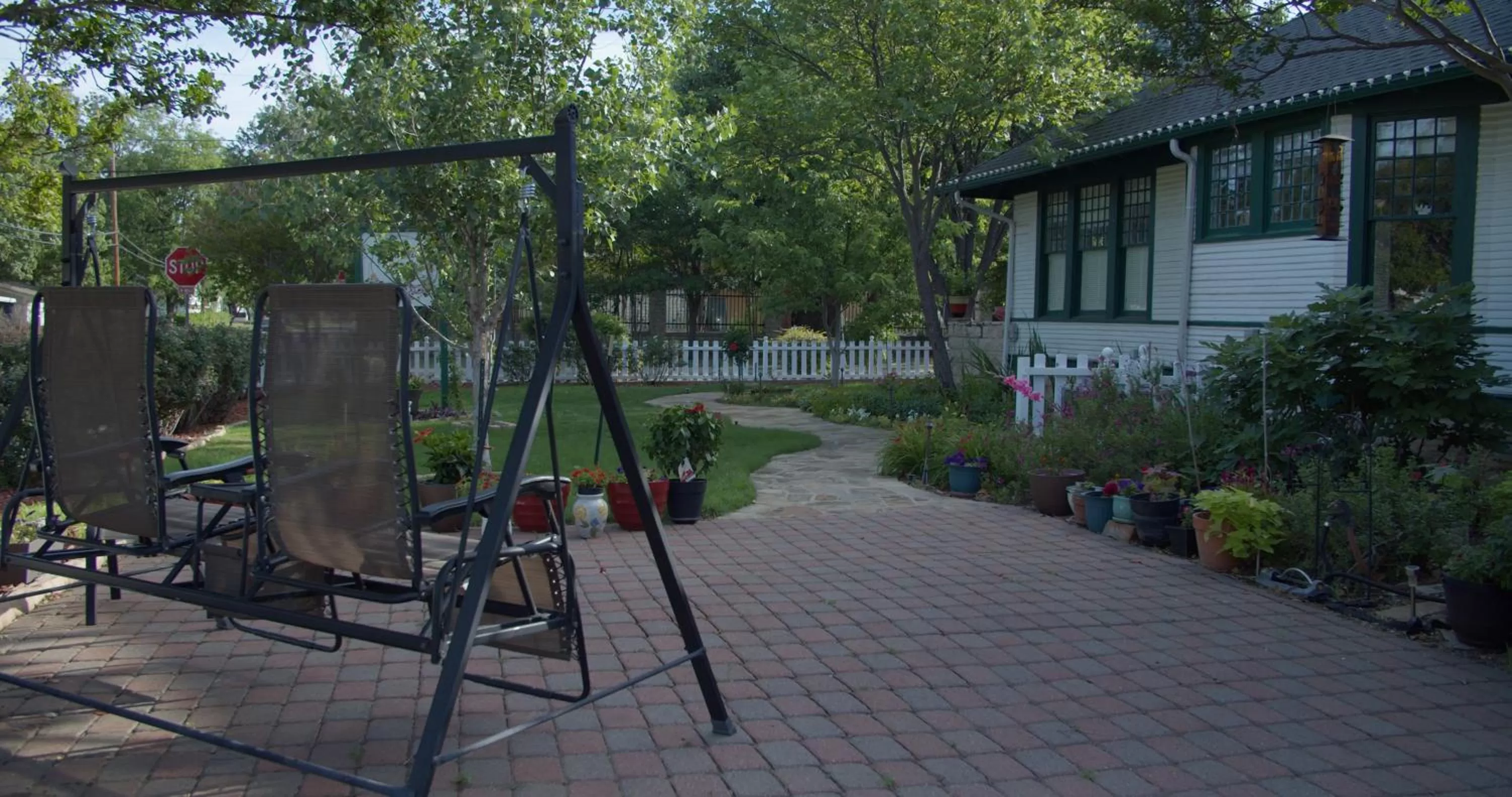 Property building in Granbury Gardens Bed and Breakfast