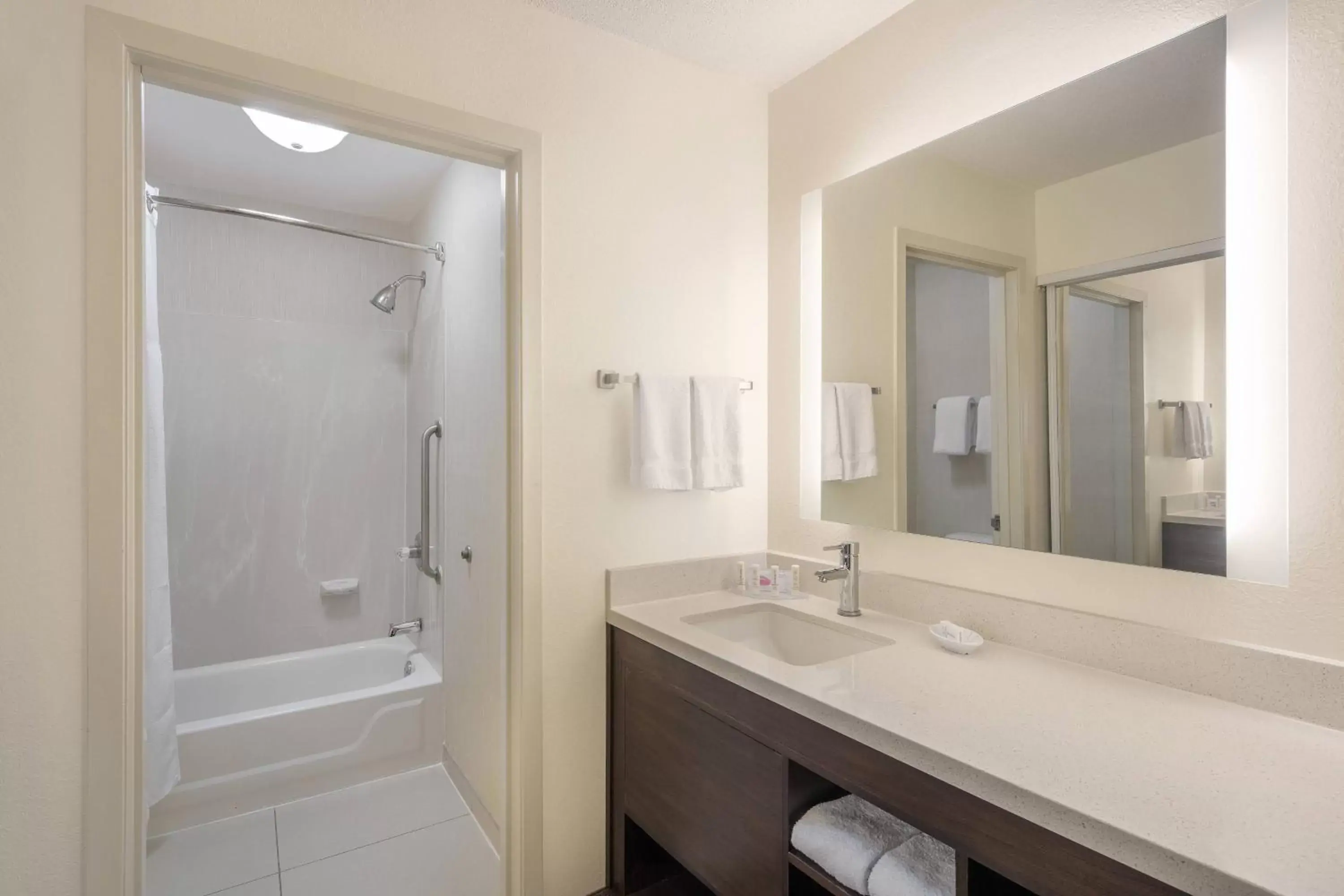 Bathroom in Residence Inn Indianapolis Airport