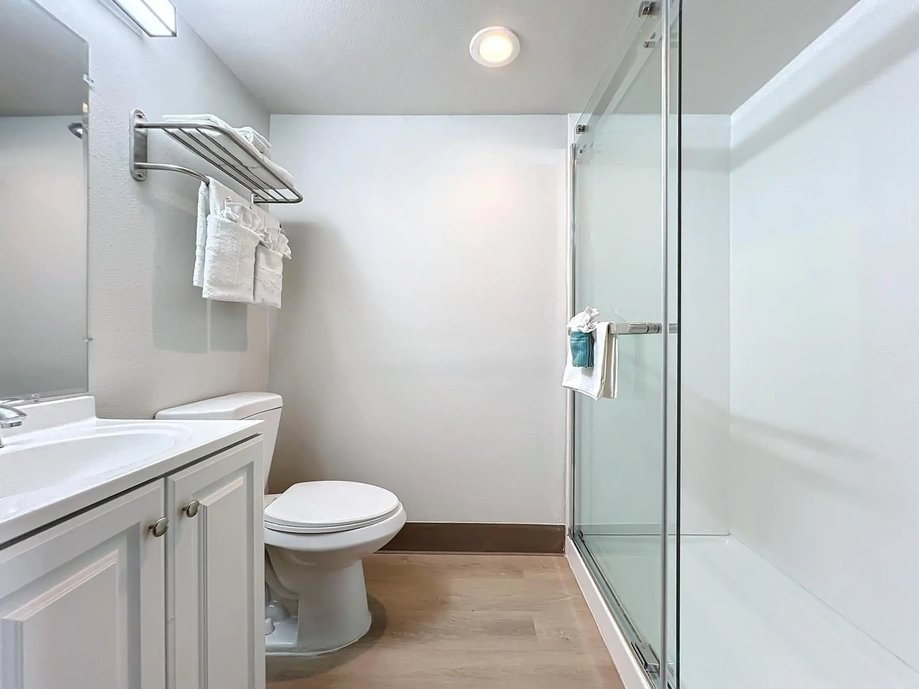 Bathroom in Stayable Suites Lakeland