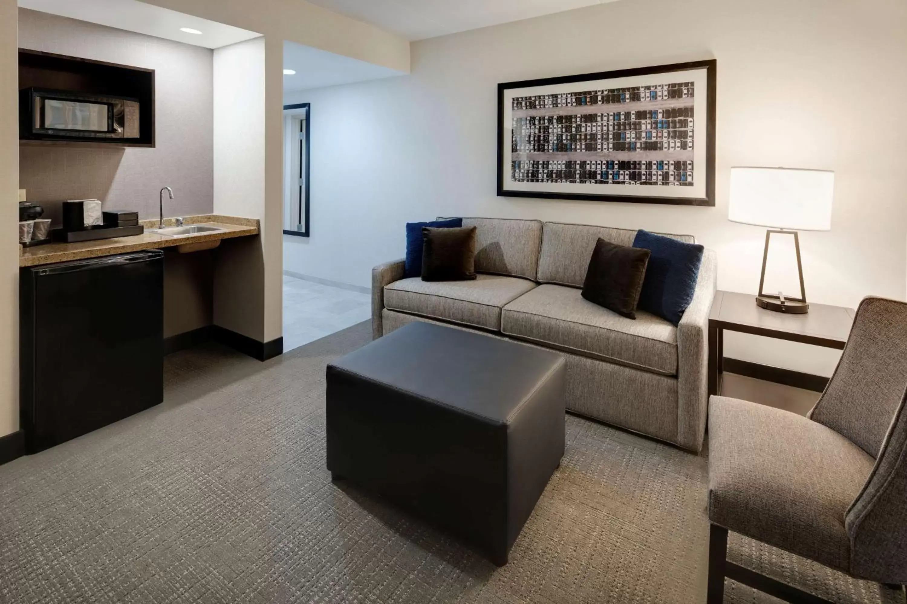 Living room, Seating Area in Embassy Suites by Hilton Detroit Troy Auburn Hills