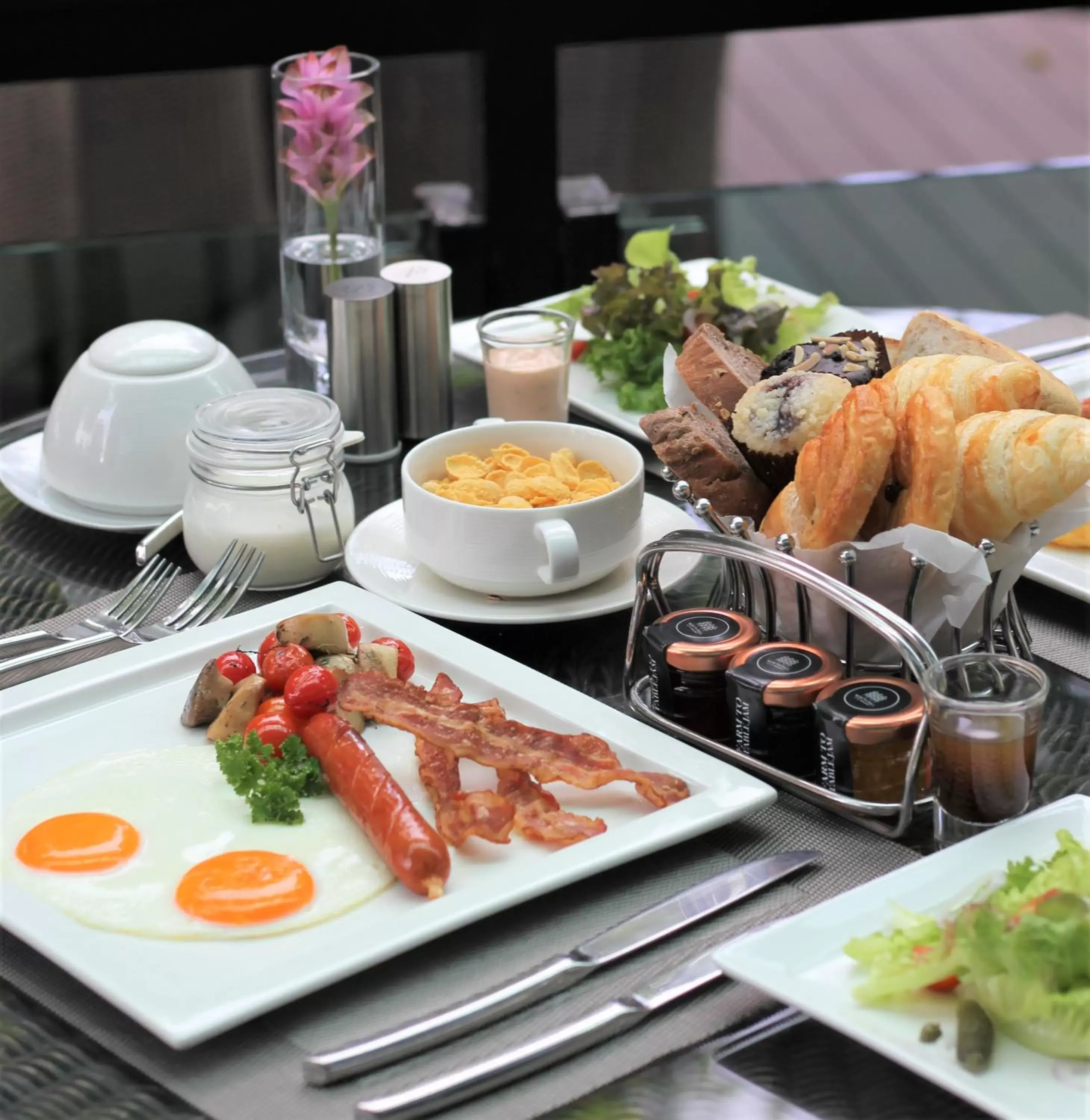 Breakfast in North Hill City Resort -SHA Extra Plus