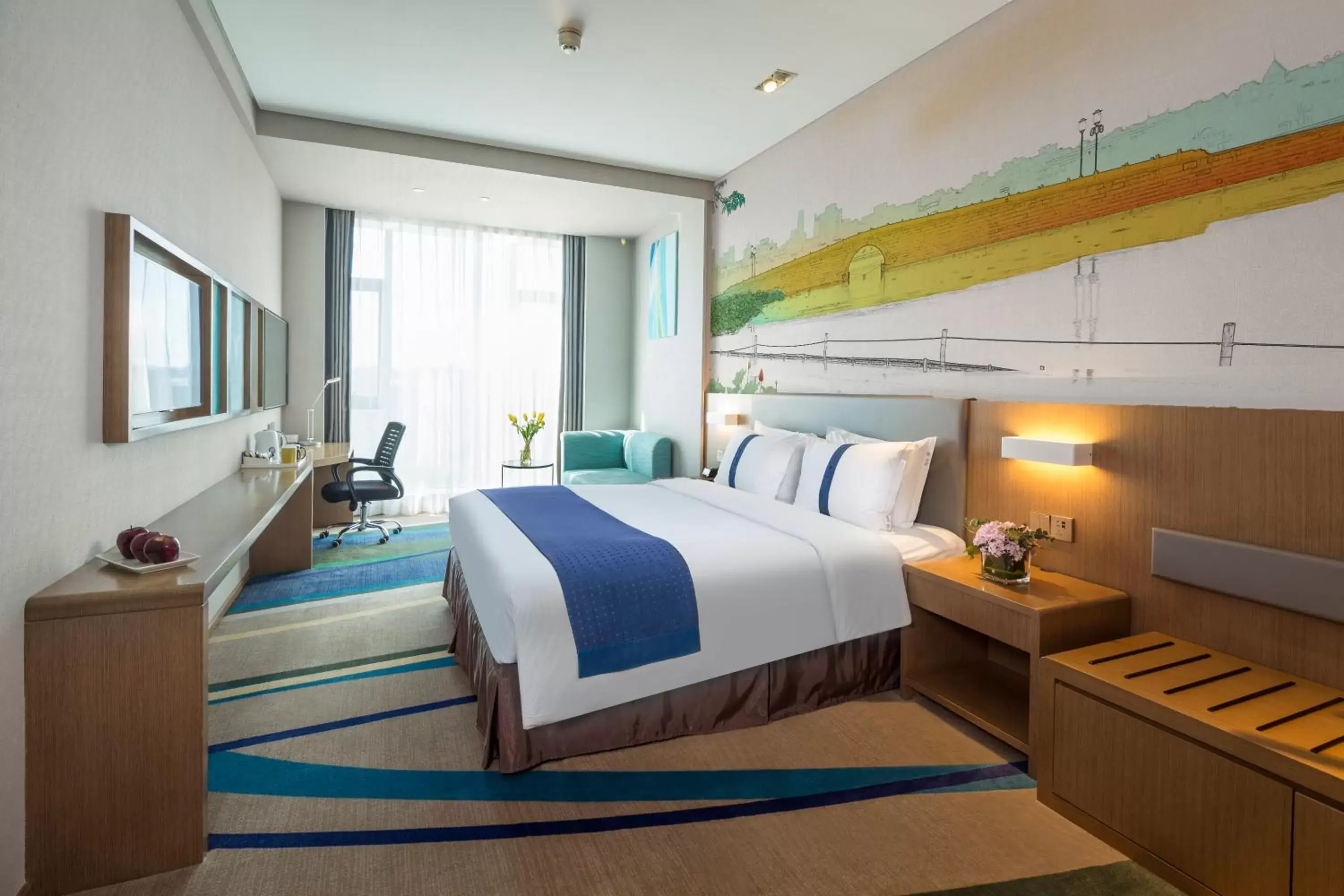 Photo of the whole room, Bed in Holiday Inn Express Hangzhou East Station, an IHG Hotel