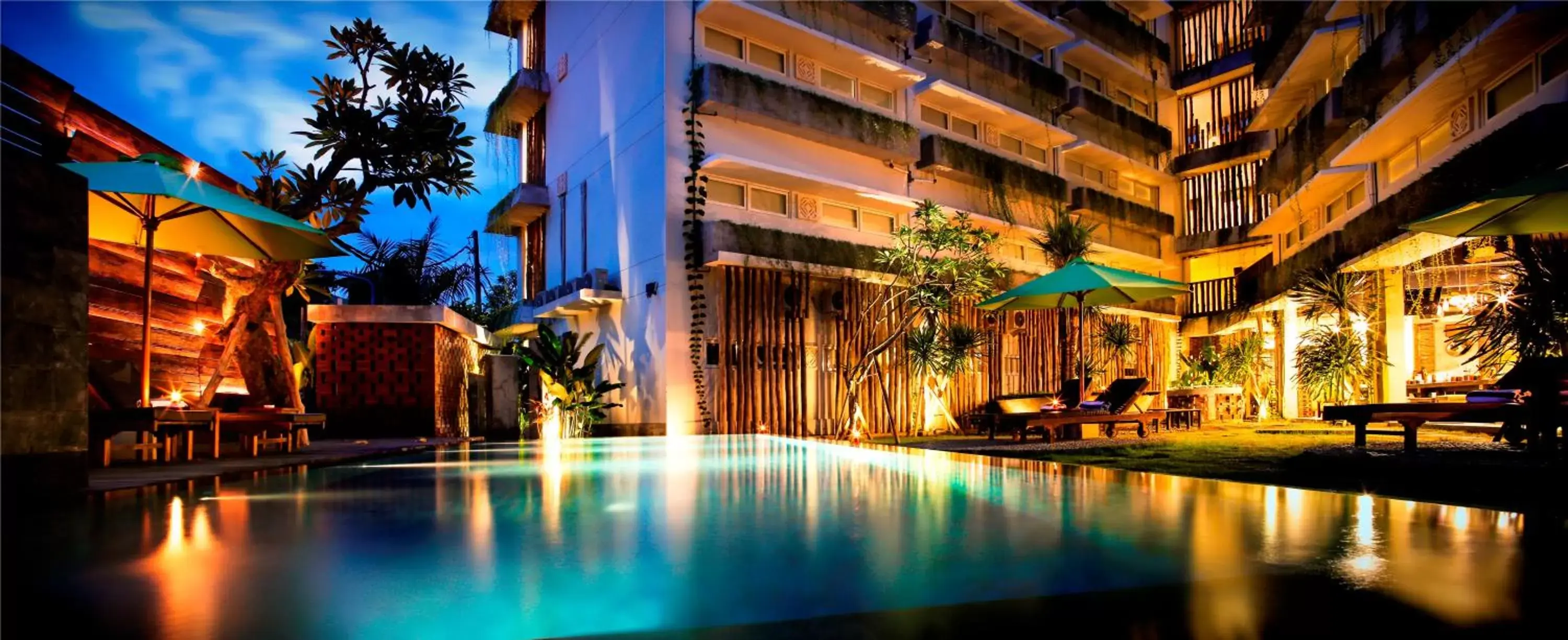 Swimming Pool in Grandmas Plus Hotel Airport