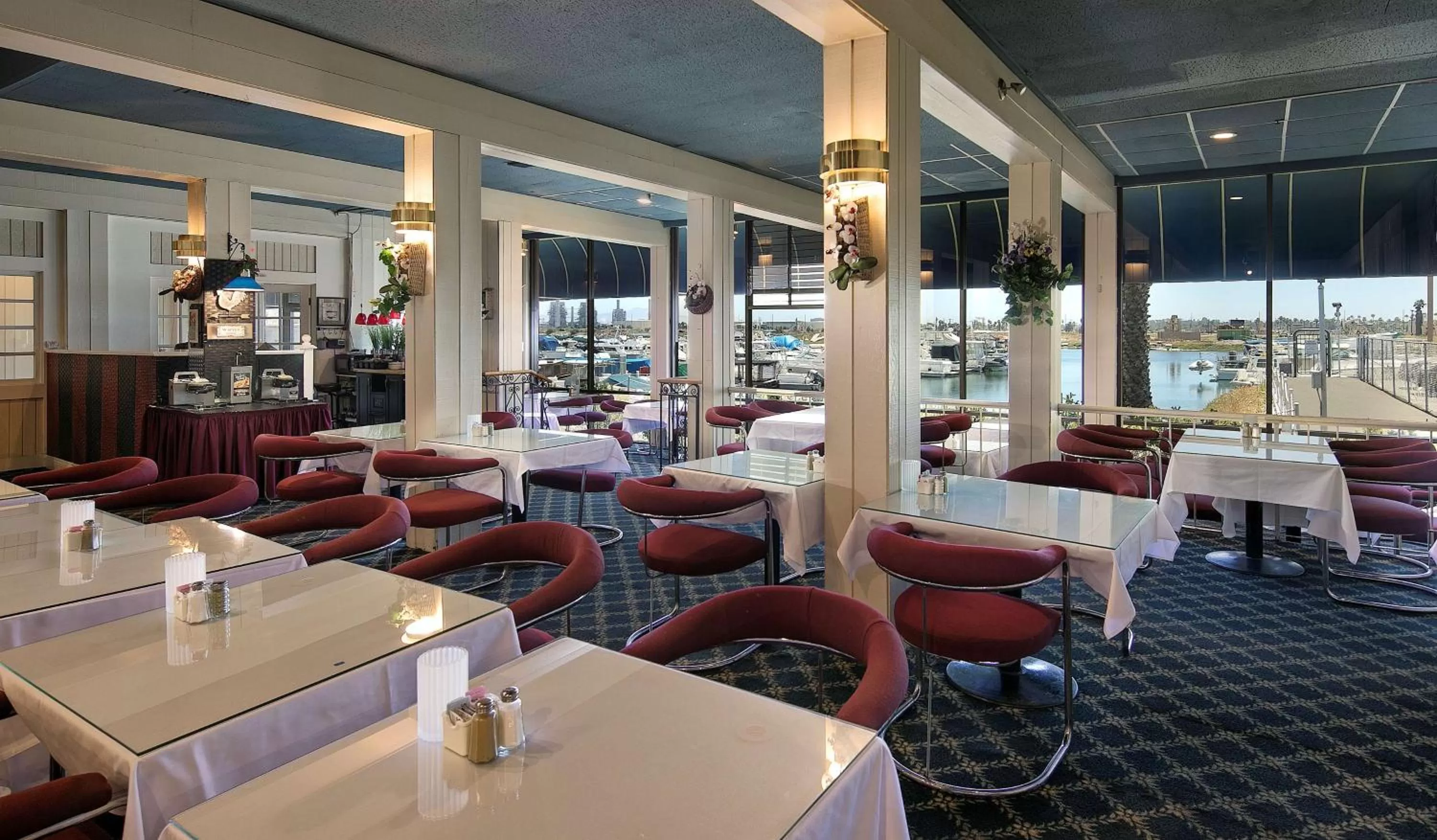 Restaurant/places to eat in Golden Sails Hotel