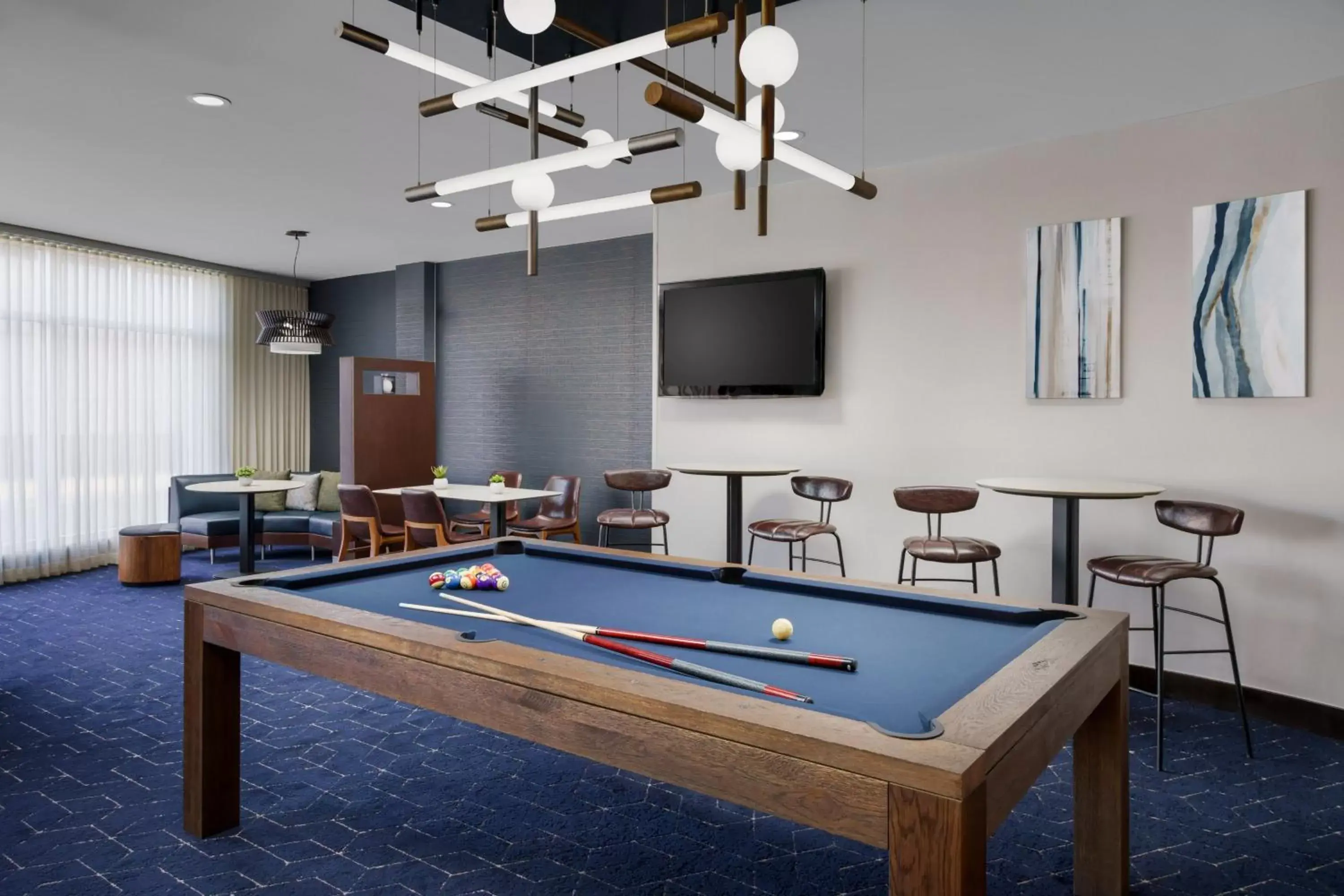 Swimming pool, Billiards in Courtyard Keene Downtown