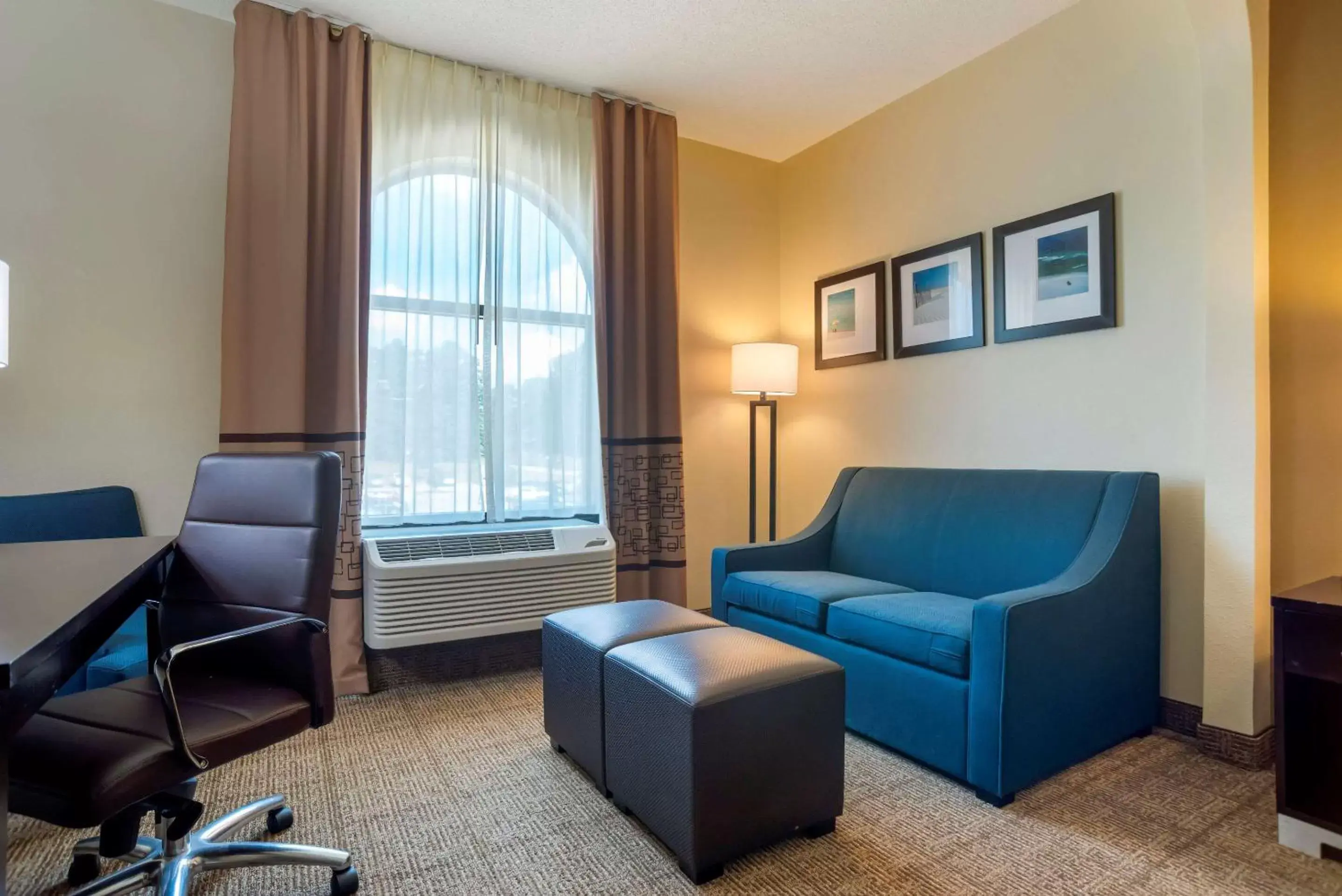 Photo of the whole room, Seating Area in Comfort Inn Greenville I-65