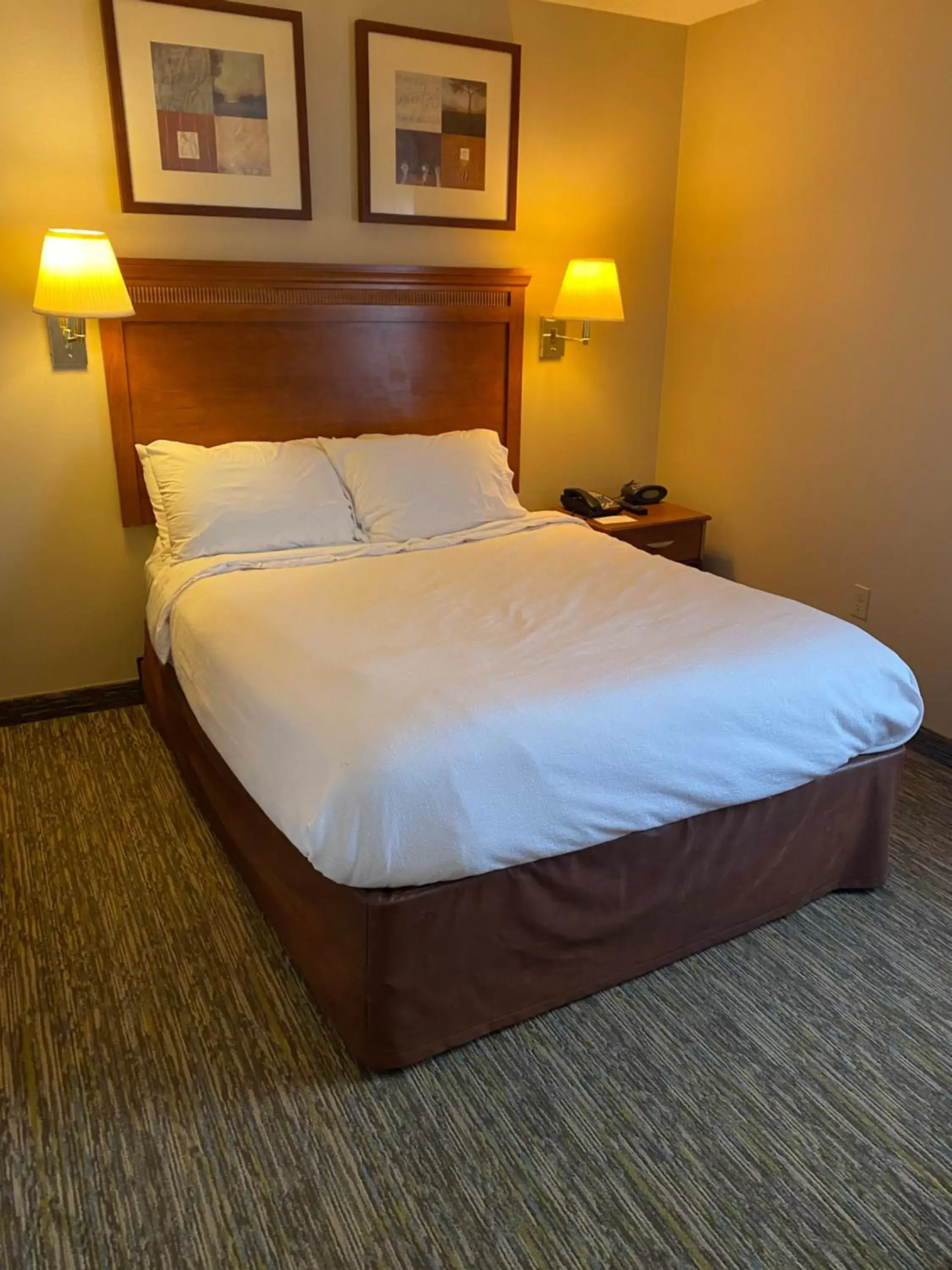 Bedroom, Bed in Candlewood Williamsport, an IHG Hotel