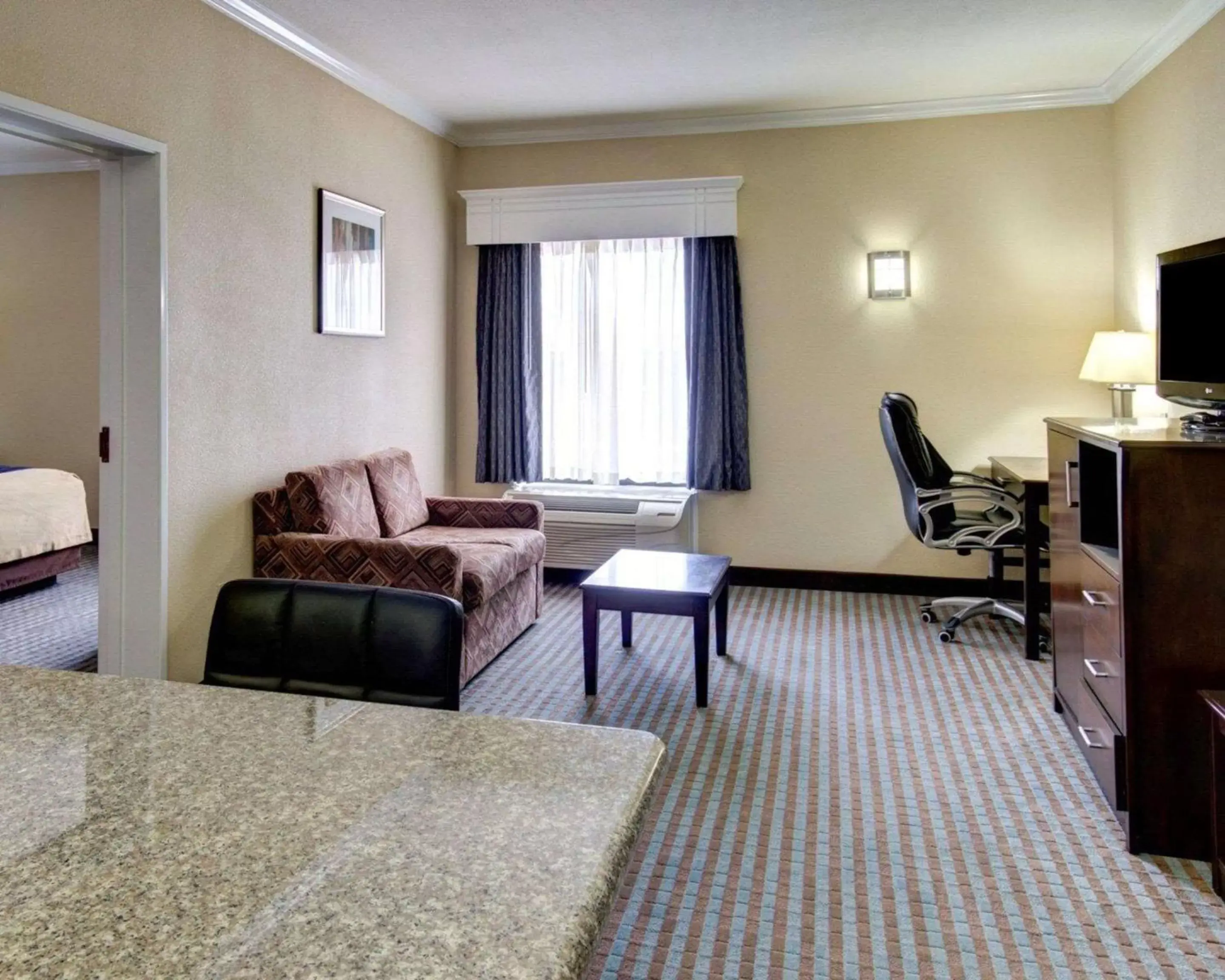 Photo of the whole room, Seating Area in Comfort Inn Corsicana East