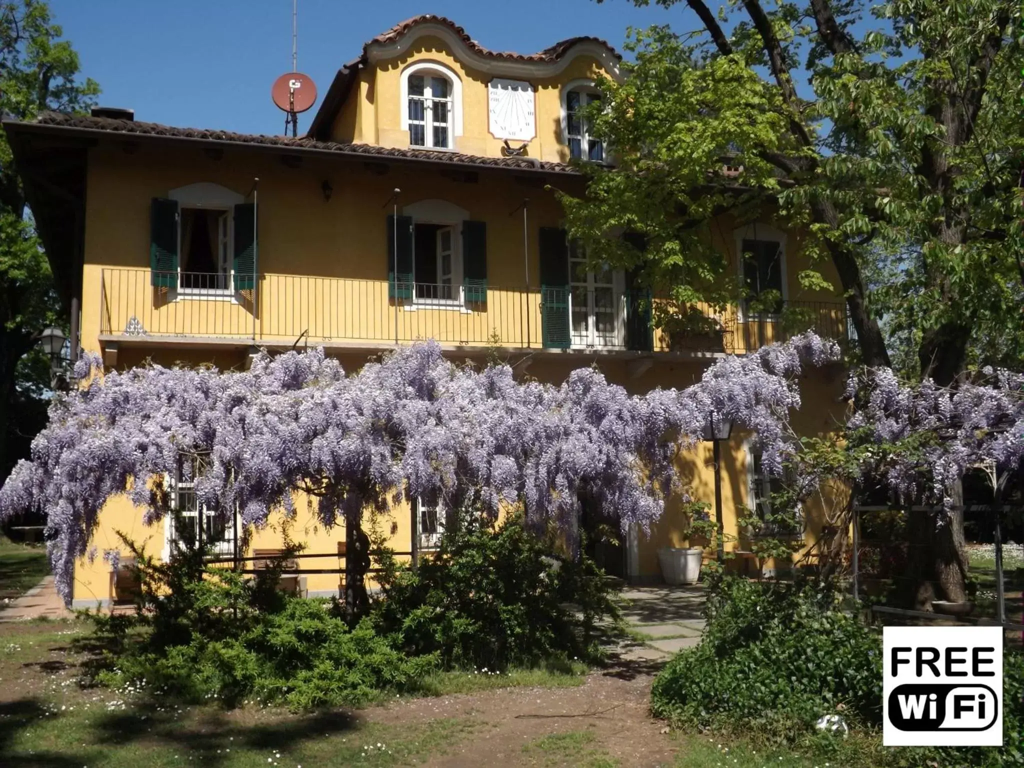 Facade/entrance, Property Building in Villa Mirano Bed & Breakfast