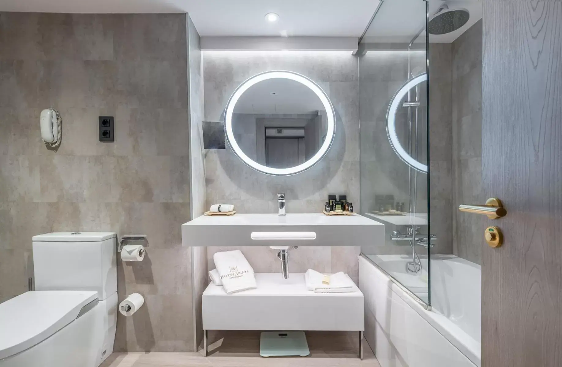 Shower, Bathroom in Grand Plaza Hotel & Wellness