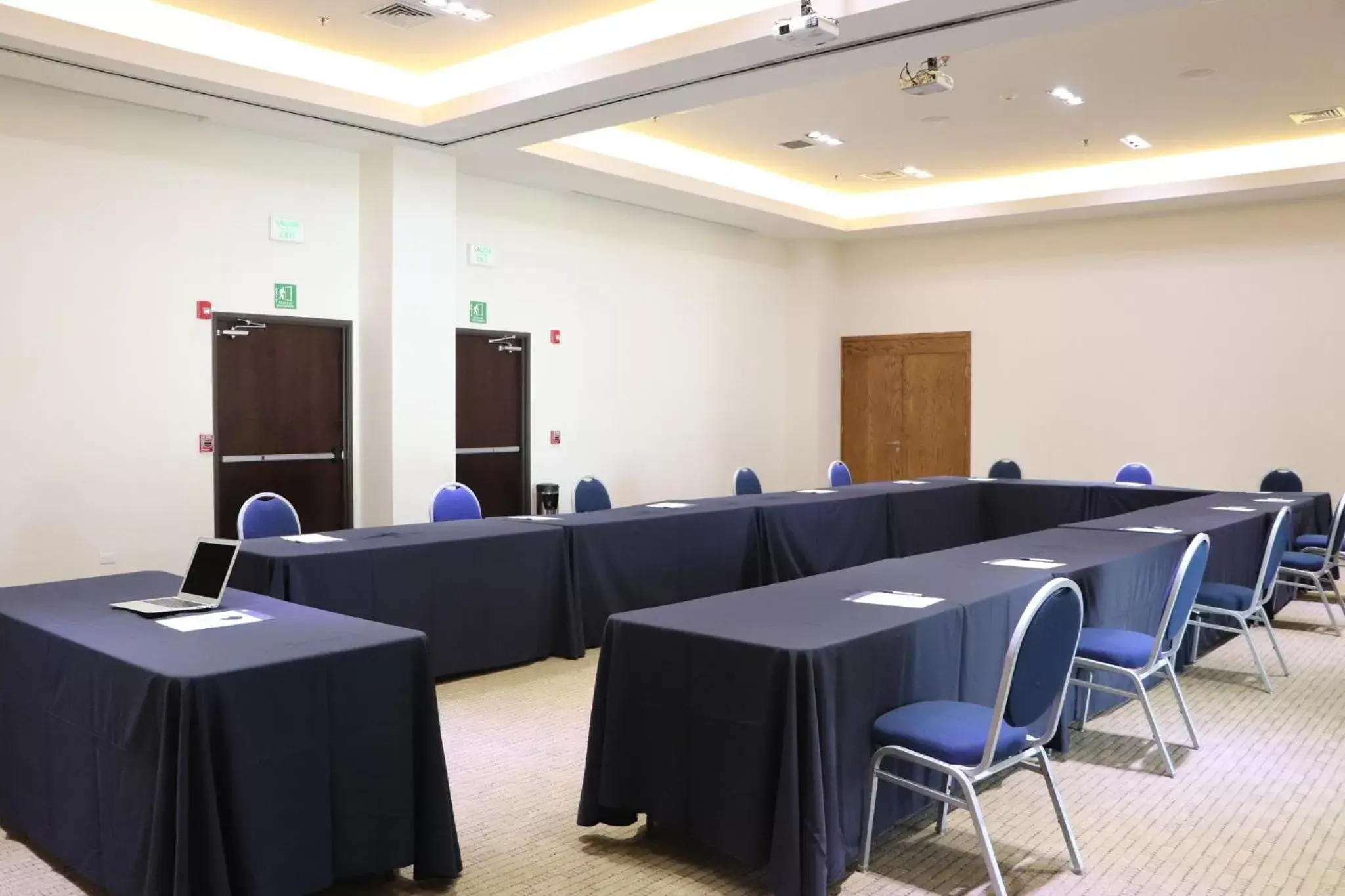 Meeting/conference room in Holiday Inn Express Guaymas, an IHG Hotel