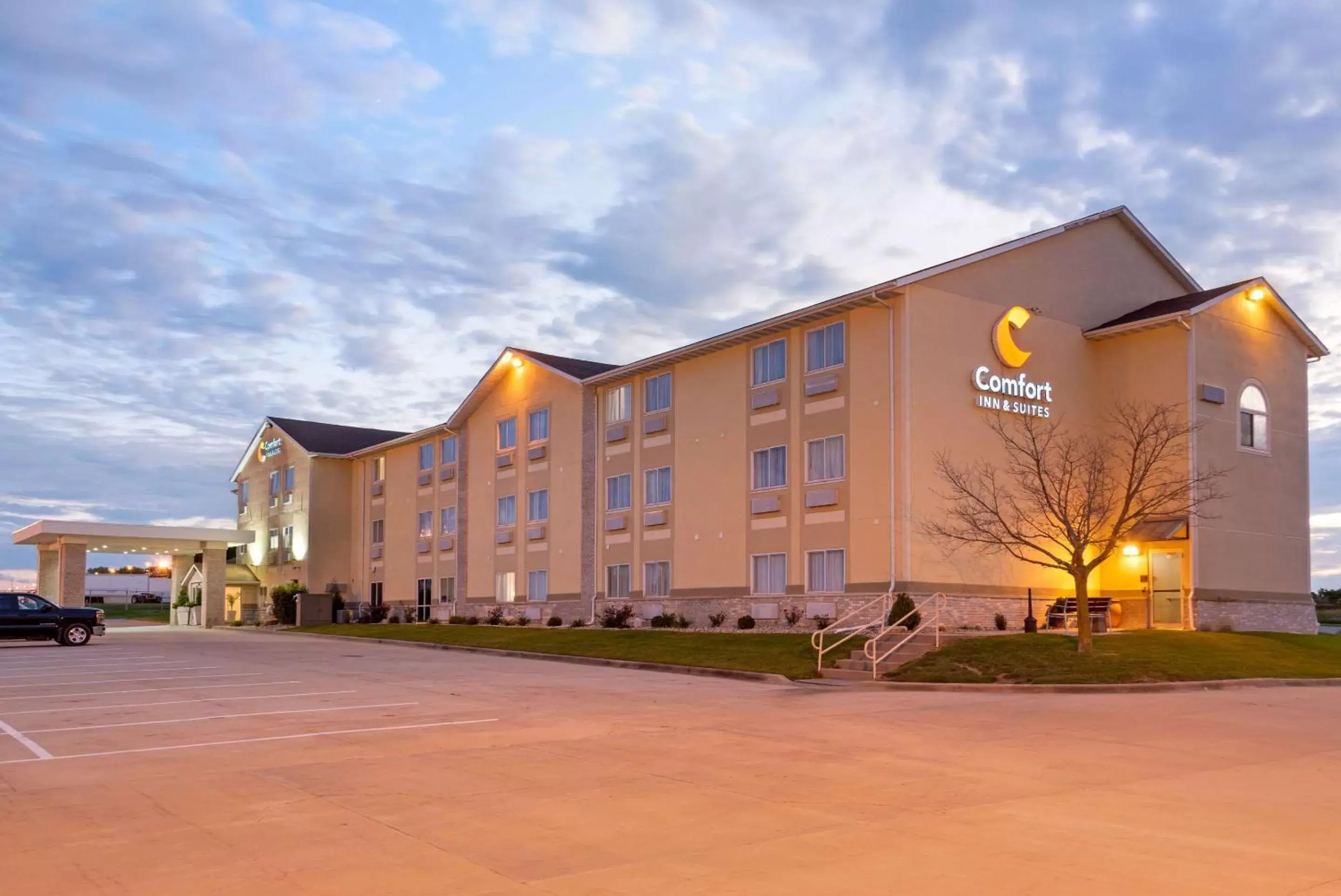 Other, Property Building in Comfort Inn & Suites near Route 66 Award Winning Gold Hotel 2021