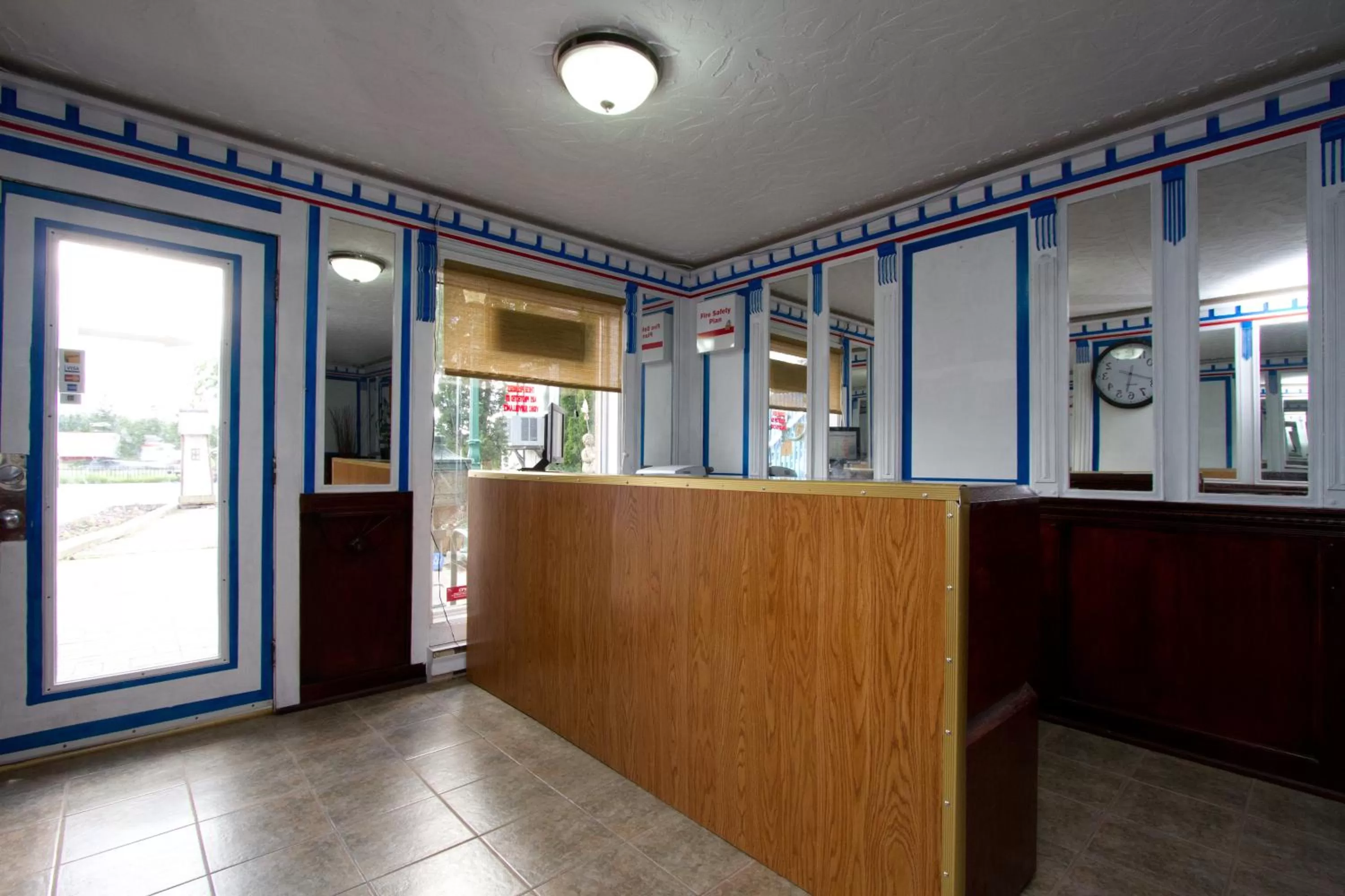 Lobby or reception in Knights Inn Lindsay