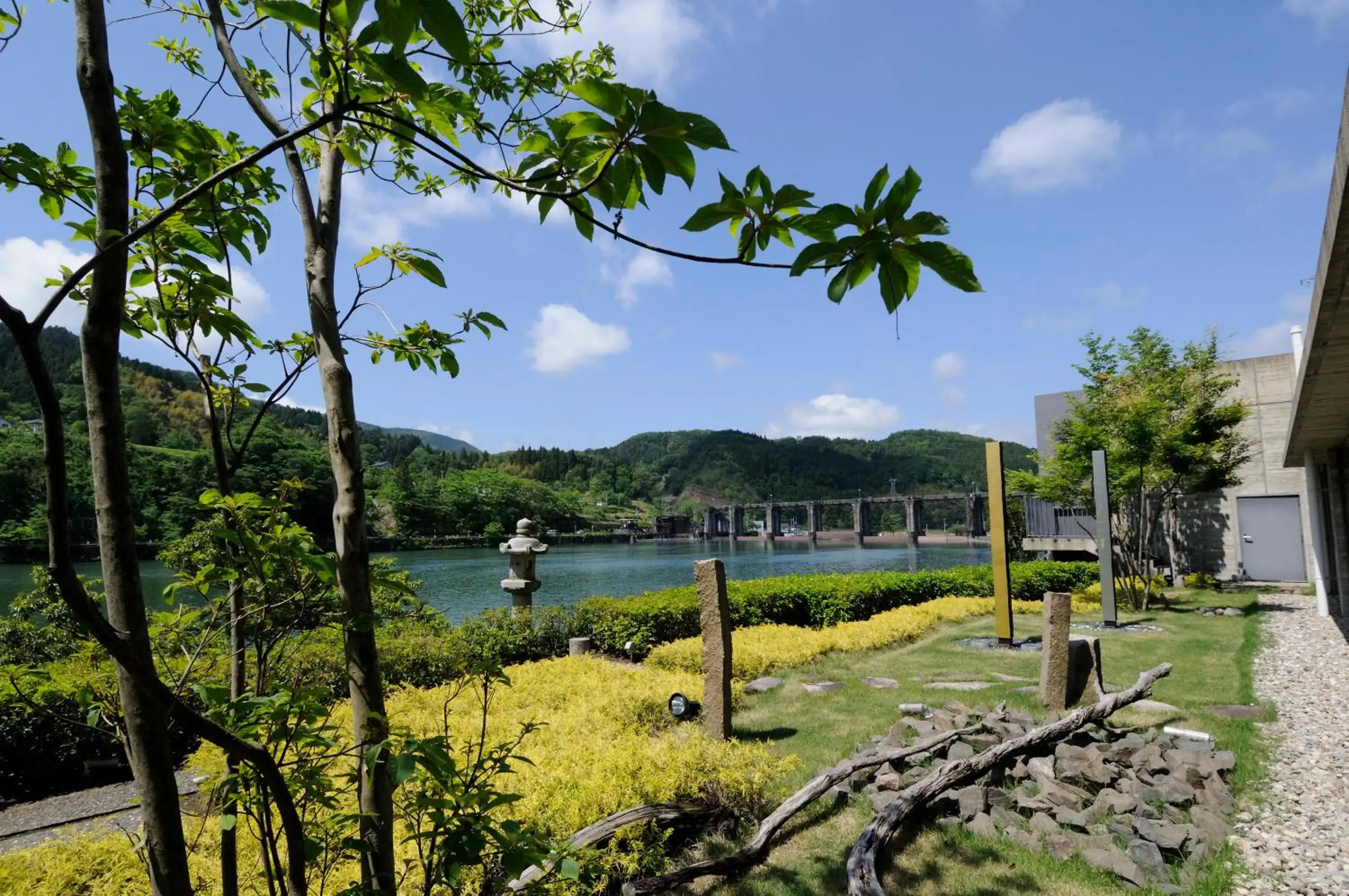 Garden in River Retreat Garaku