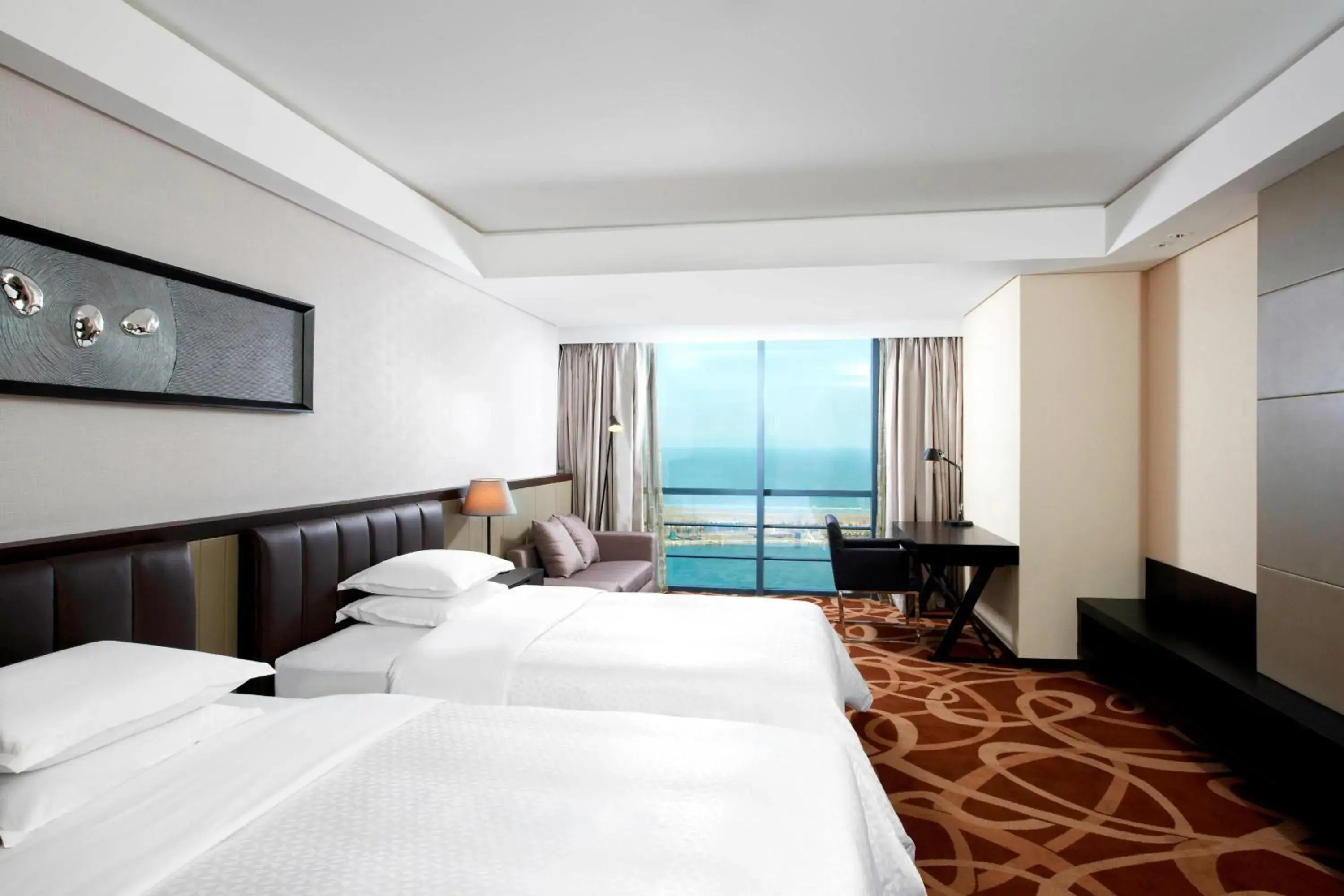 Photo of the whole room in Four Points by Sheraton Qingdao, West Coast