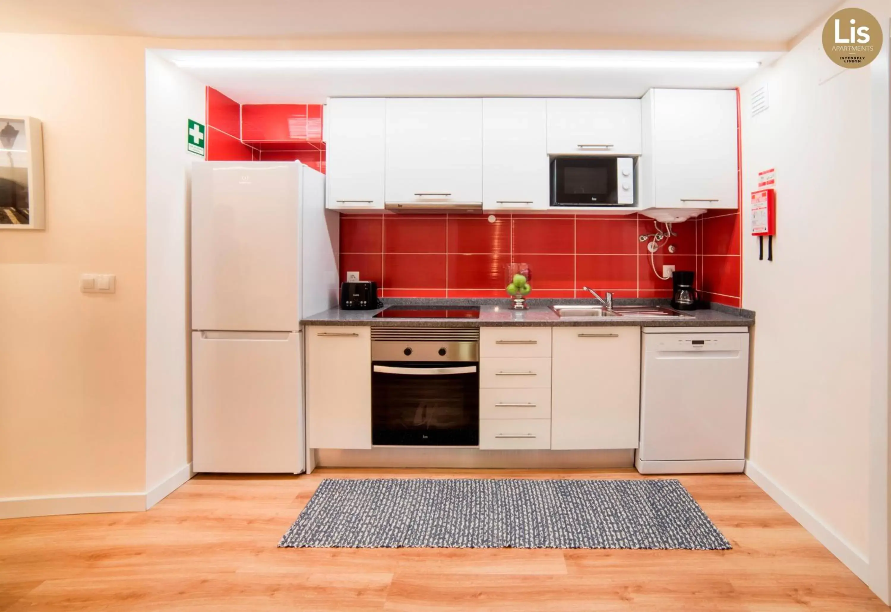 Kitchen or kitchenette, Kitchen/Kitchenette in Lis Apartments