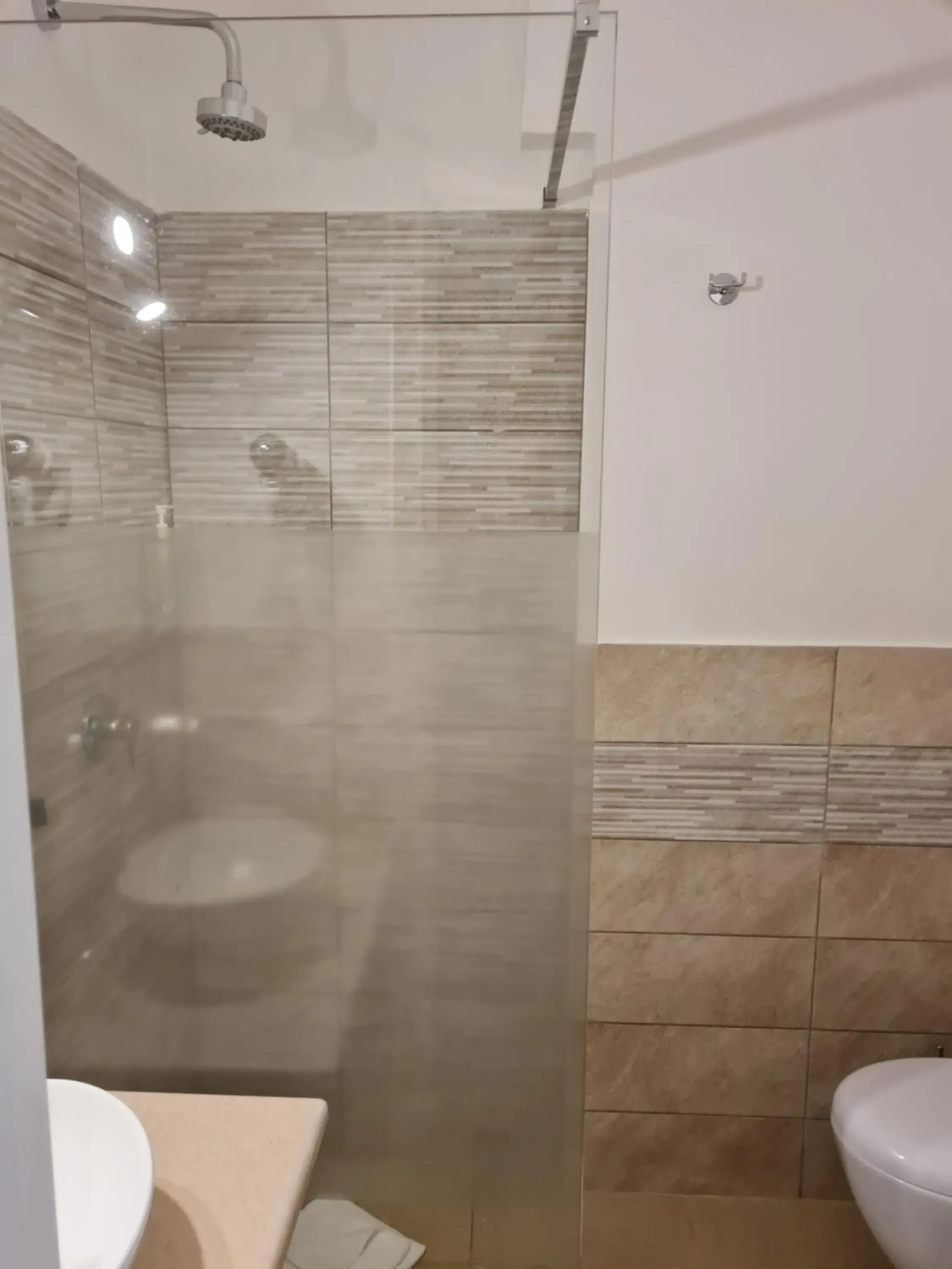 Shower, Bathroom in Hotel Castello