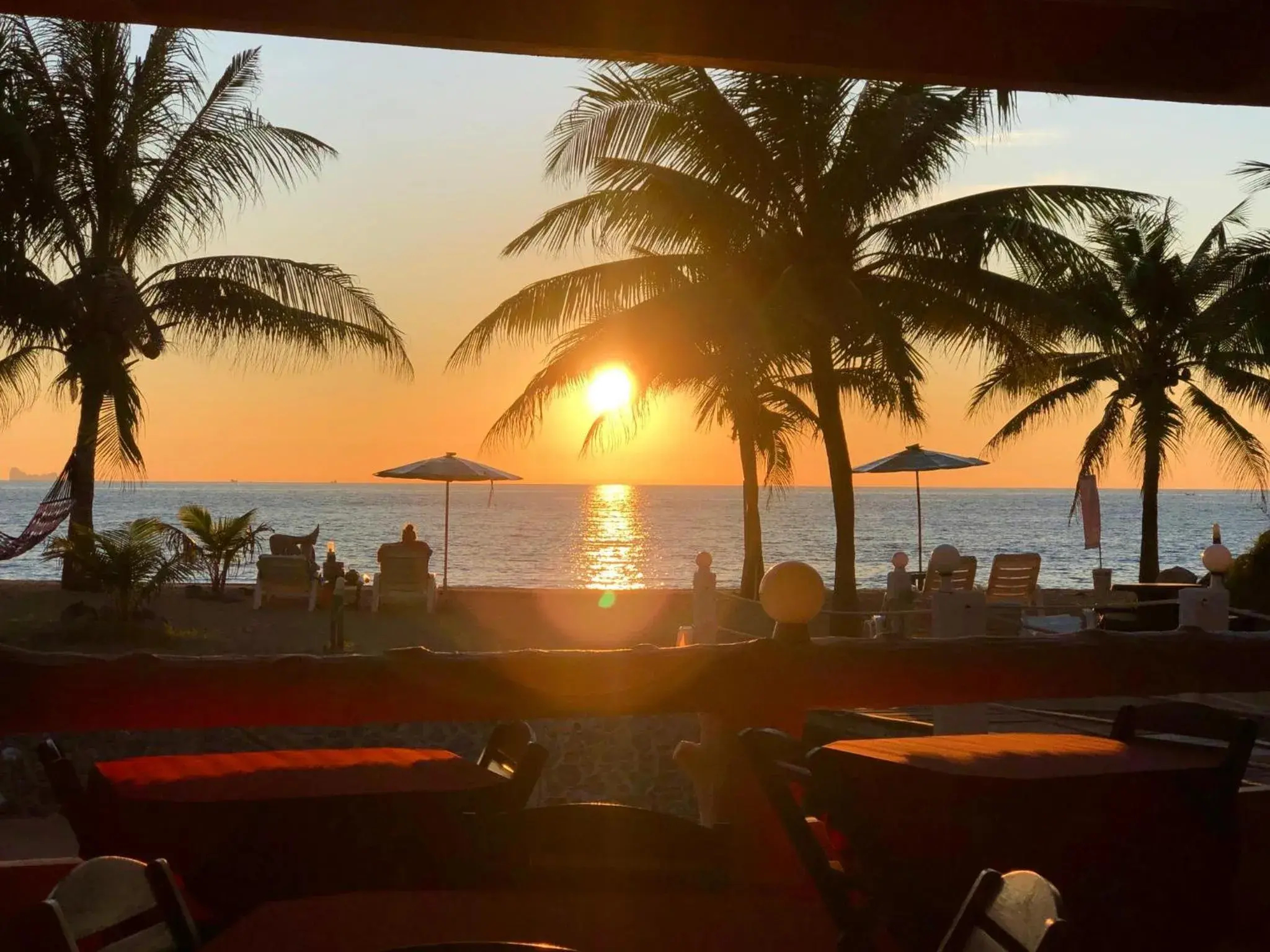 Restaurant/places to eat in Lanta IL Mare Beach Resort Restaurant/places to eat in Lanta IL Mare Beach Resort