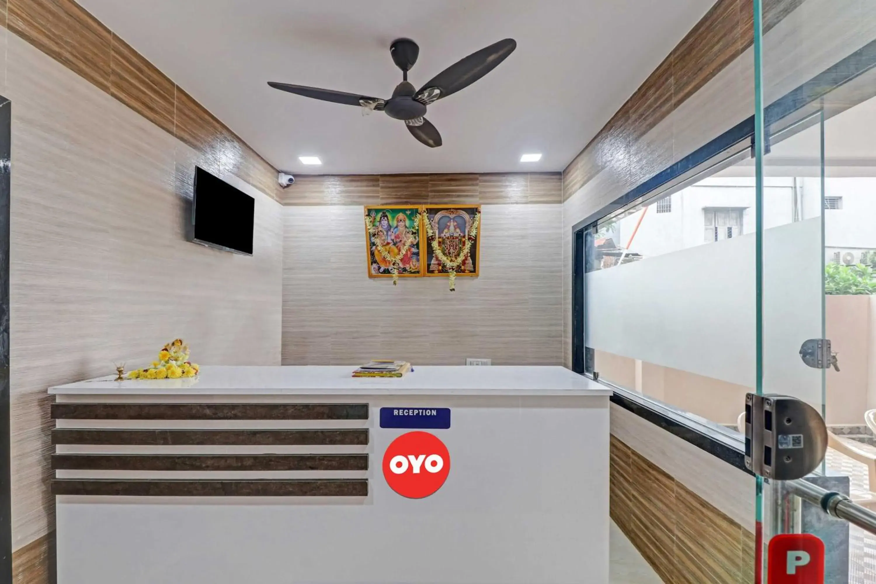 Lobby or reception in OYO Flagship Hotel Vallabha Residency