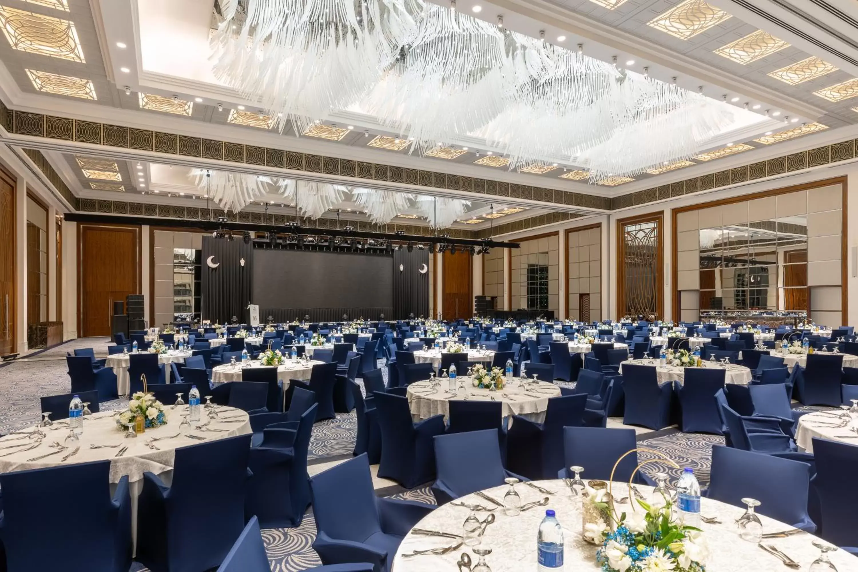 Meeting/conference room, Restaurant/Places to Eat in Hilton Dubai Al Habtoor City