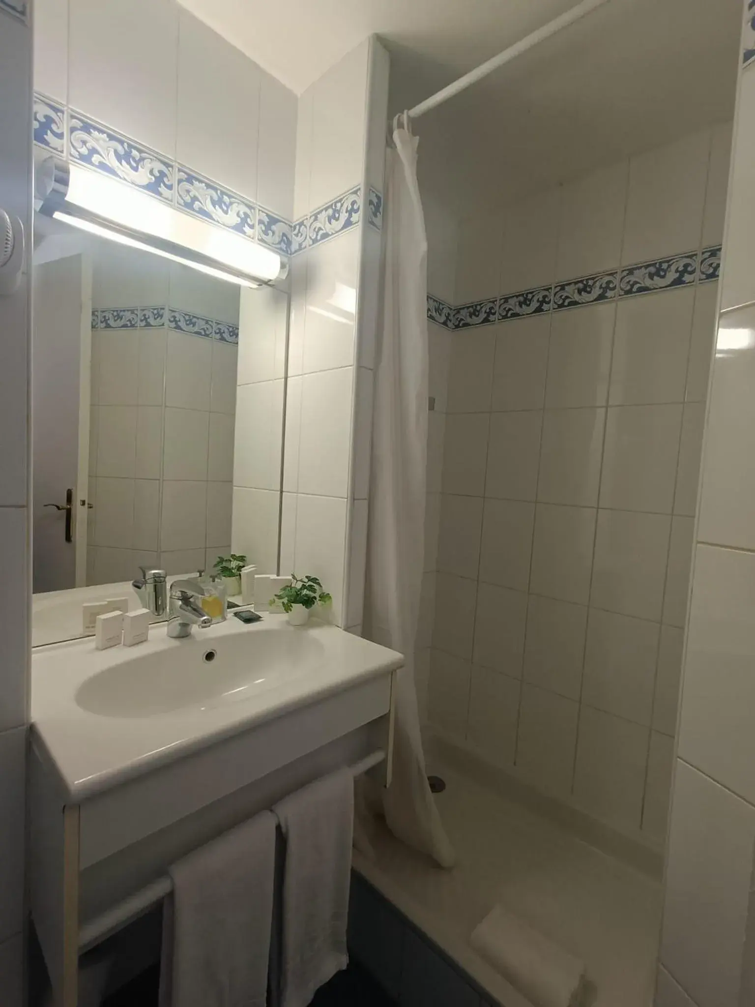 Bathroom in Grand Hotel du Calvados
