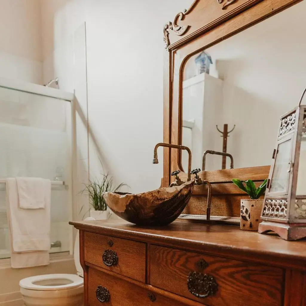 Bathroom in Ambleside Lodge Bed & Breakfast