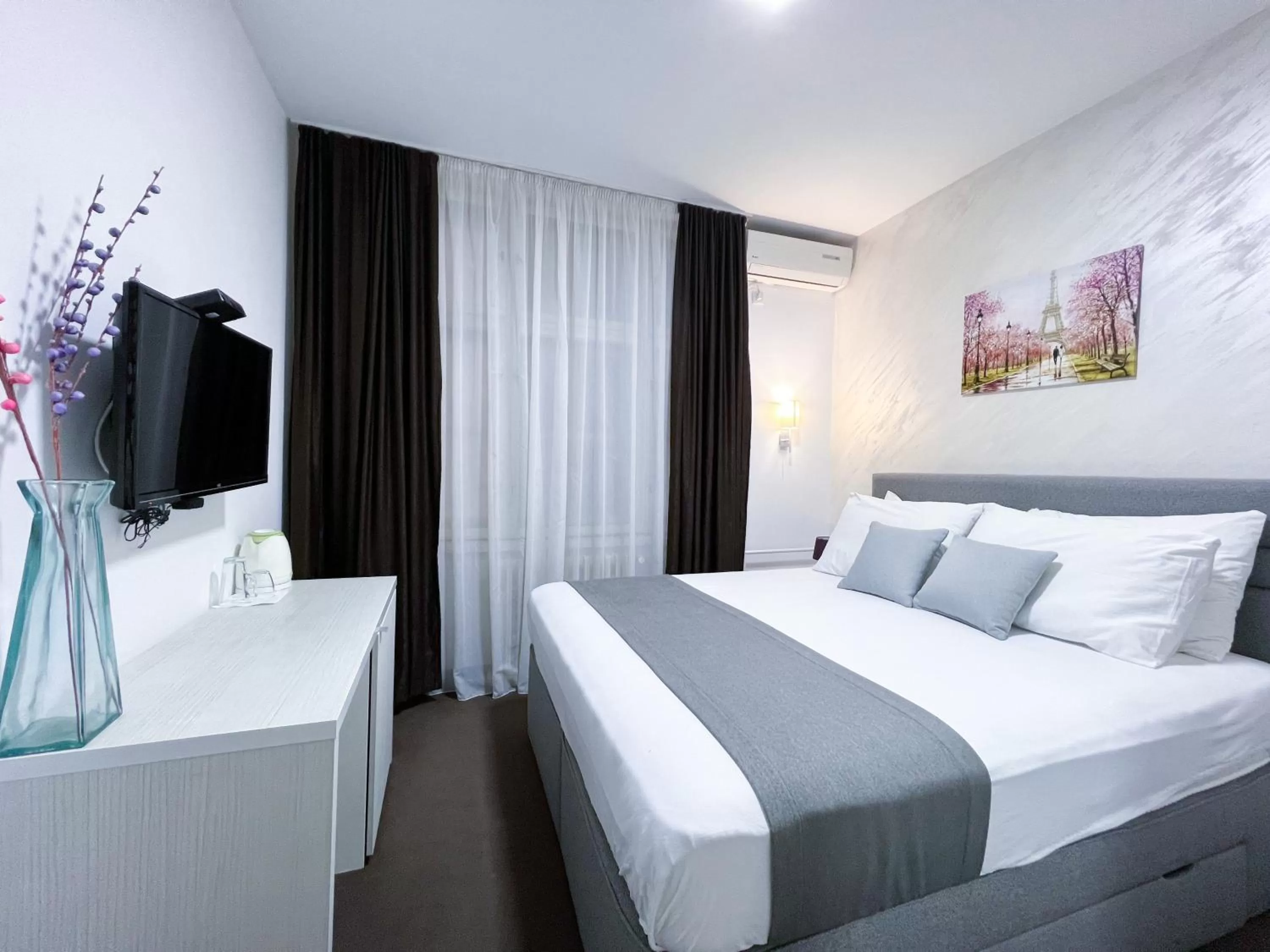 Photo of the whole room, Bed in Centar Forever