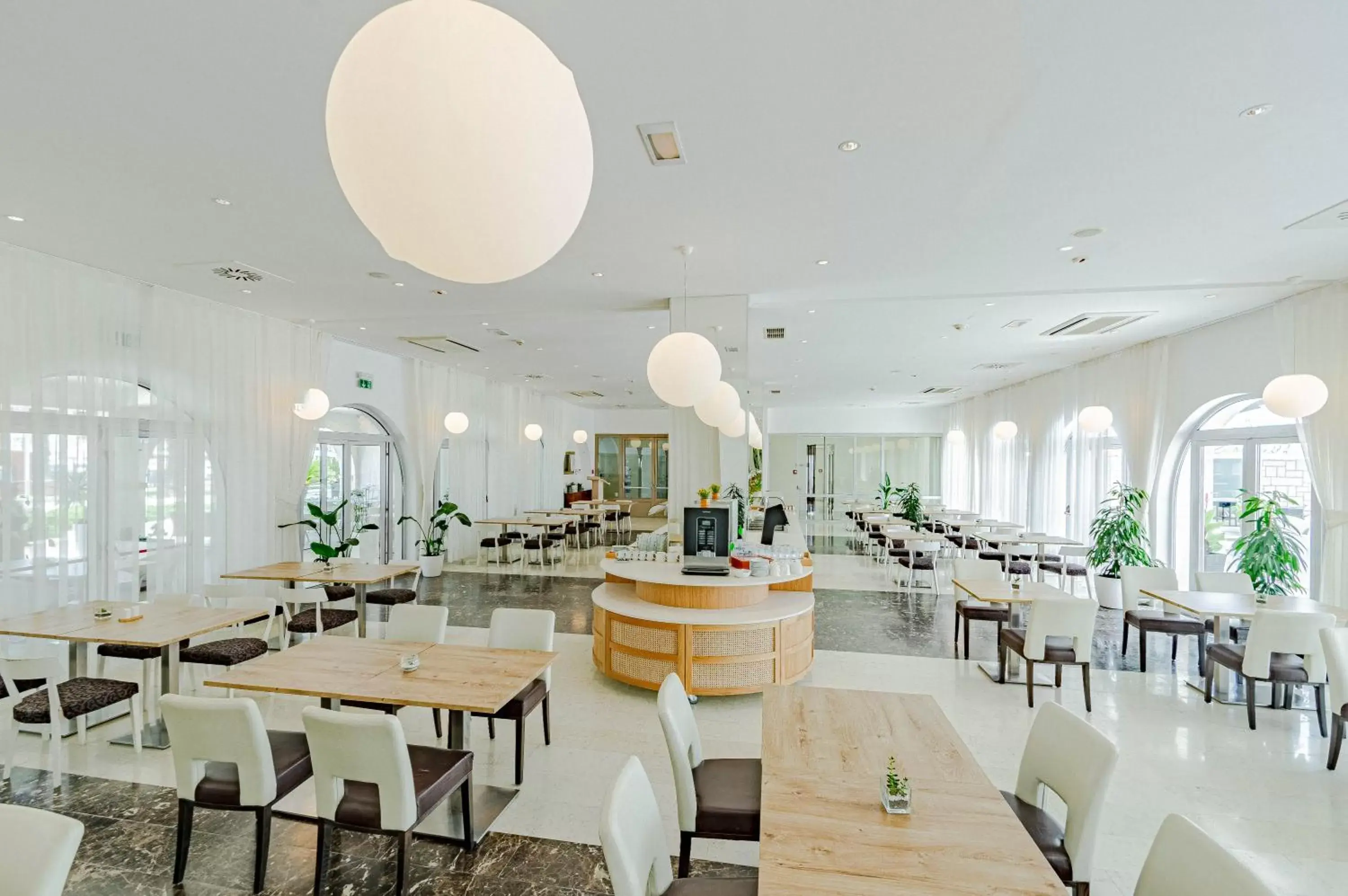 Restaurant/Places to Eat in Hotel Korkyra