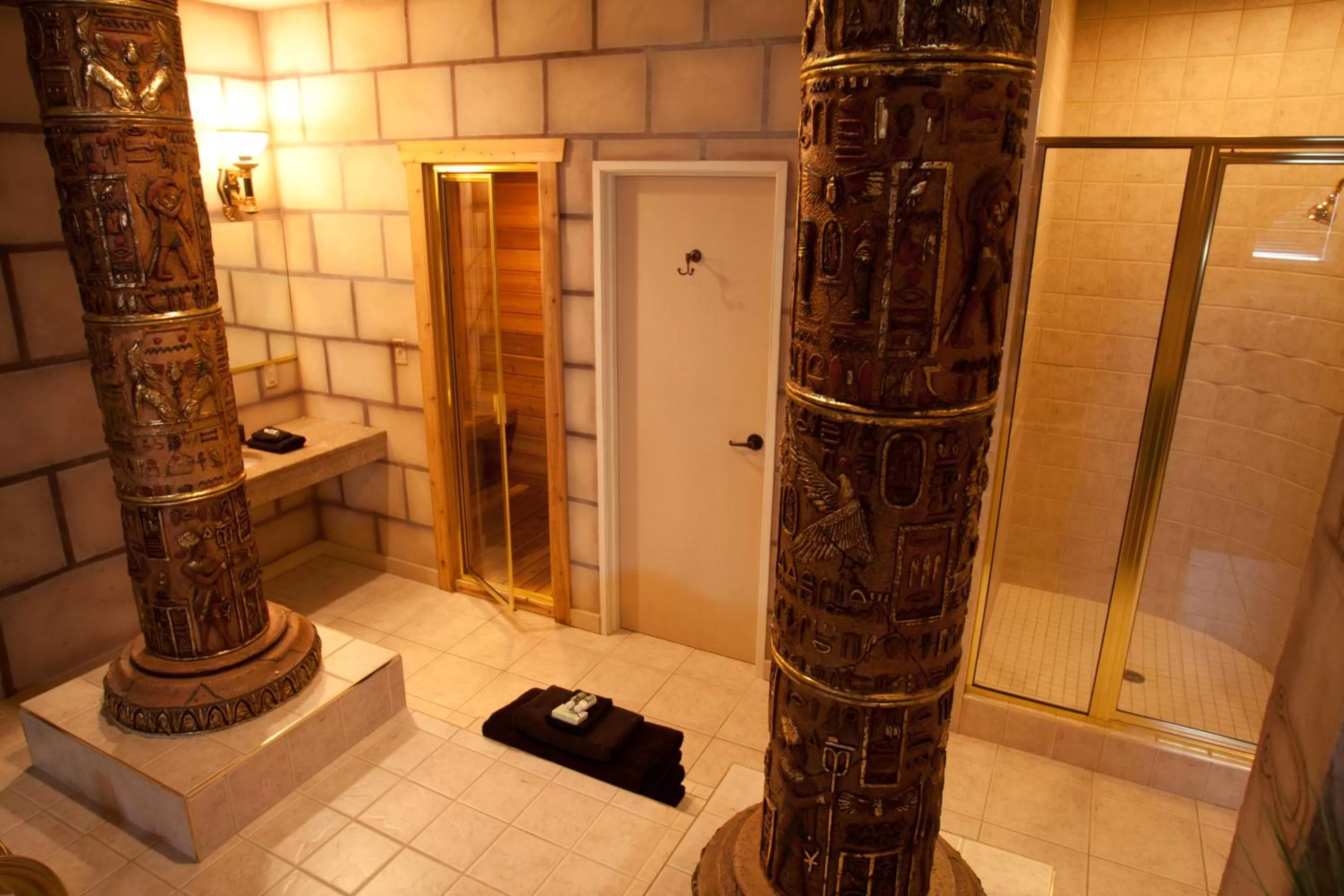 Bathroom in Destinations Inn Theme Rooms