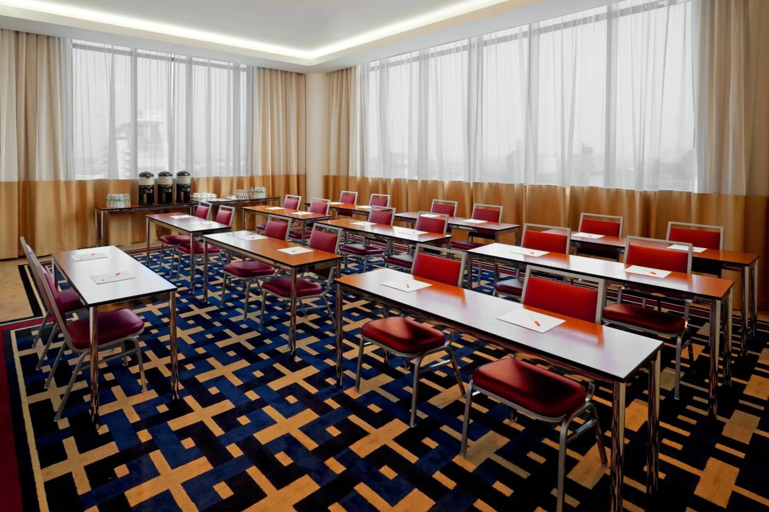 Meeting/conference room in Vista LIC Hotel, Premier Collection by Best Western