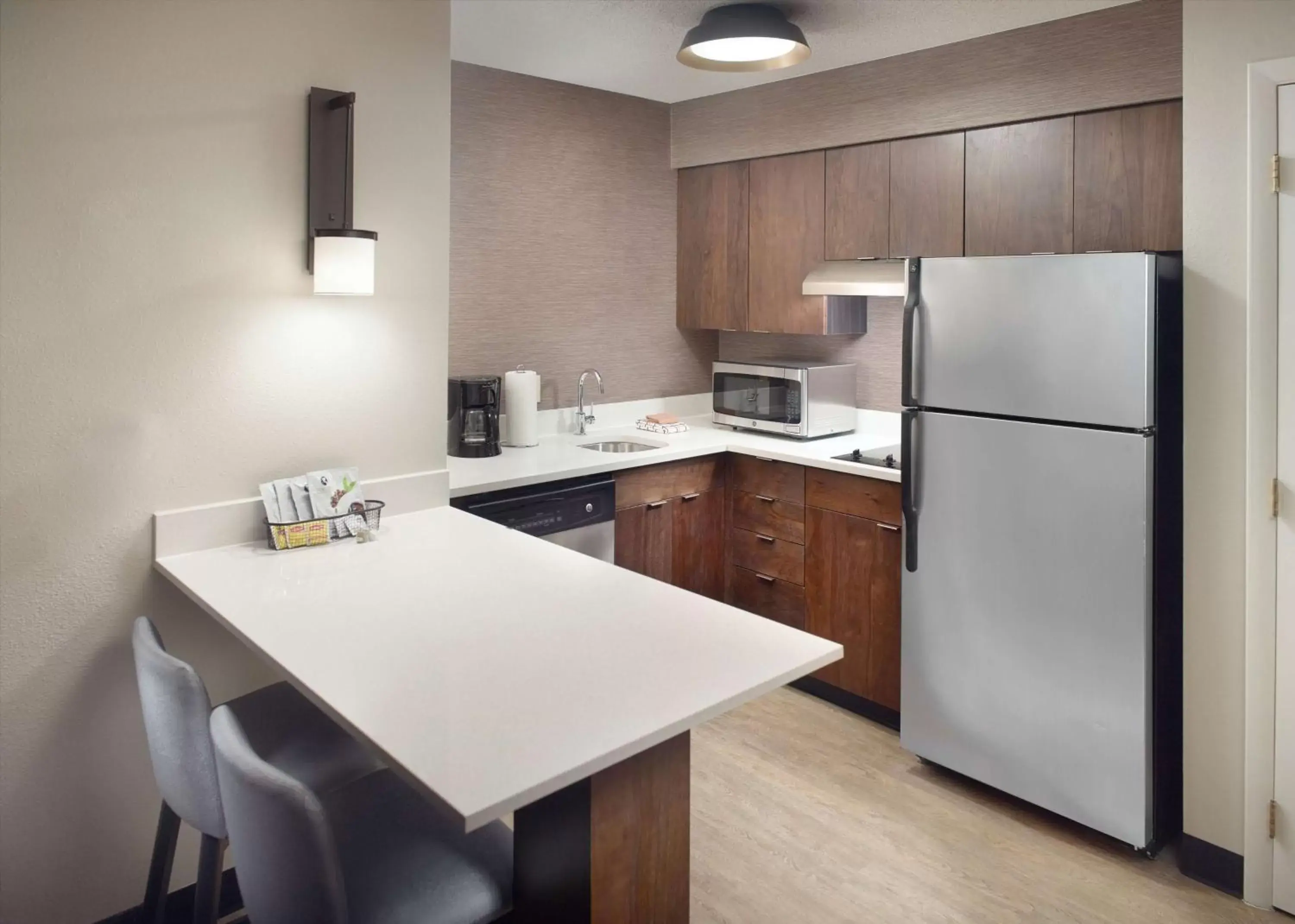 Kitchen or kitchenette, Kitchen/Kitchenette in Sonesta ES Suites Raleigh Durham Airport Morrisville