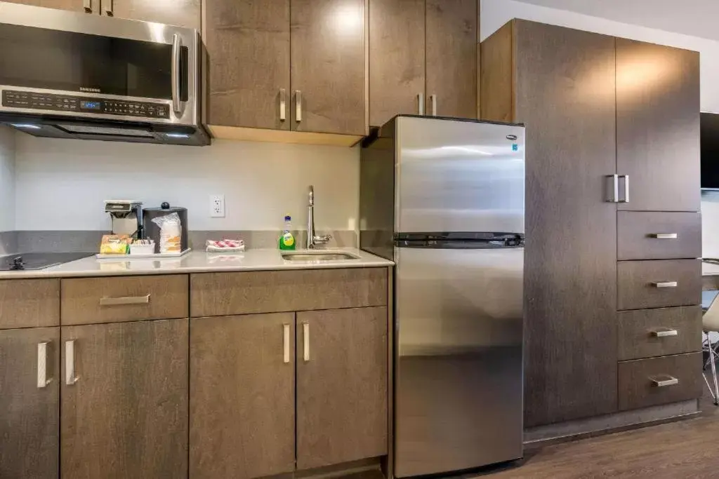 Kitchen or kitchenette, Kitchen/Kitchenette in Super 8 by Wyndham Macleod Trail Calgary