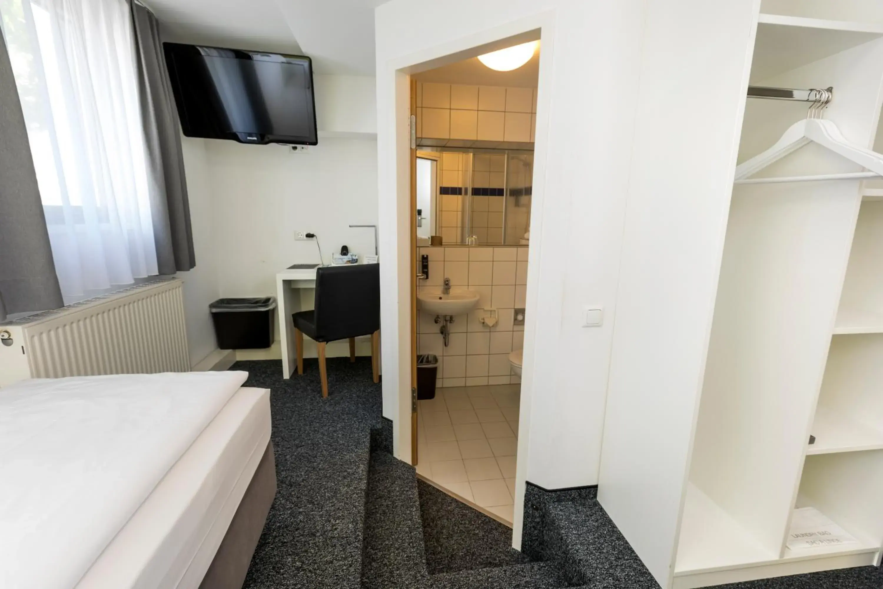 TV and multimedia, TV/Entertainment Center in mk hotel eschborn