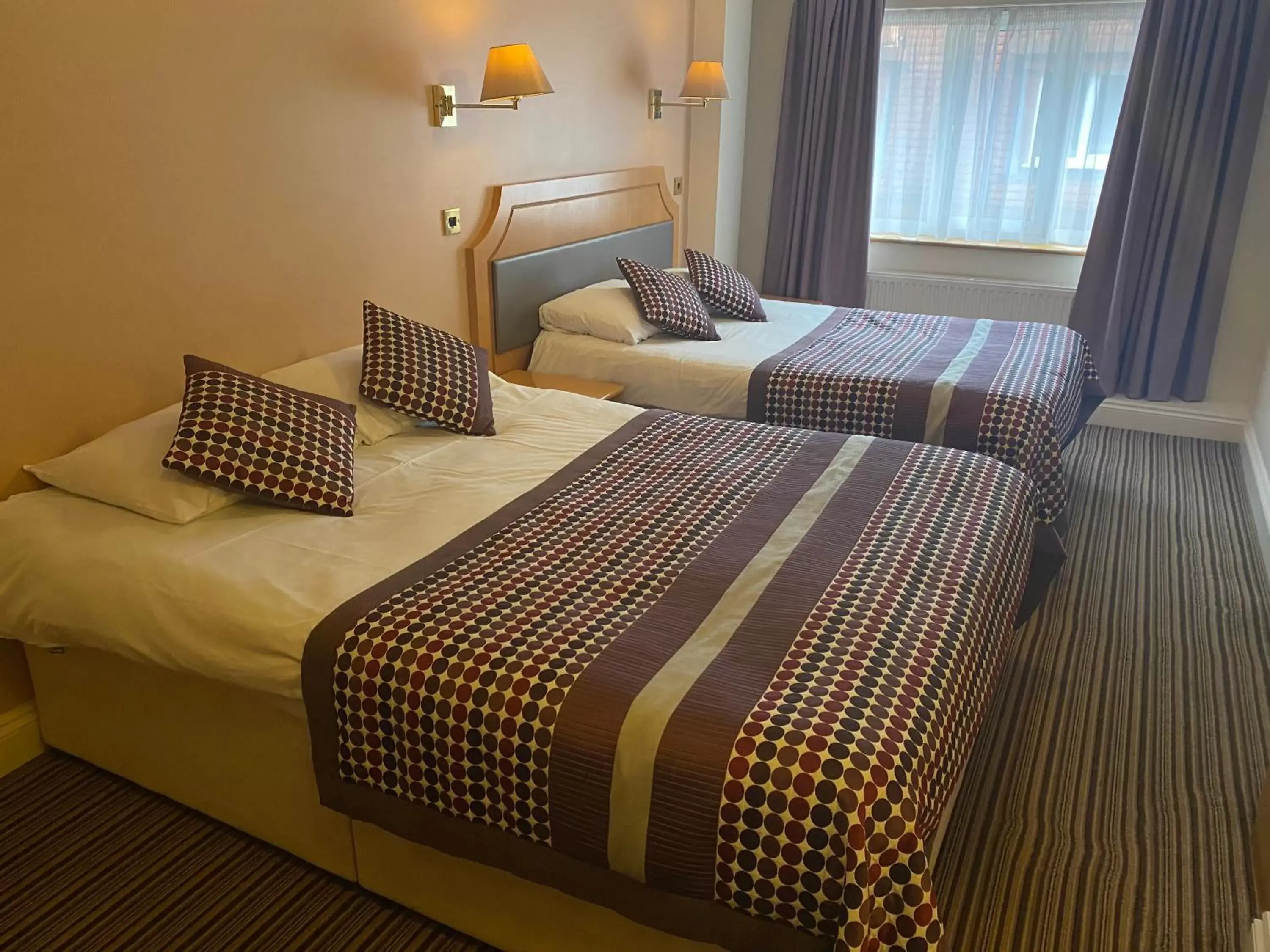 Bed in Parkside International Hotel