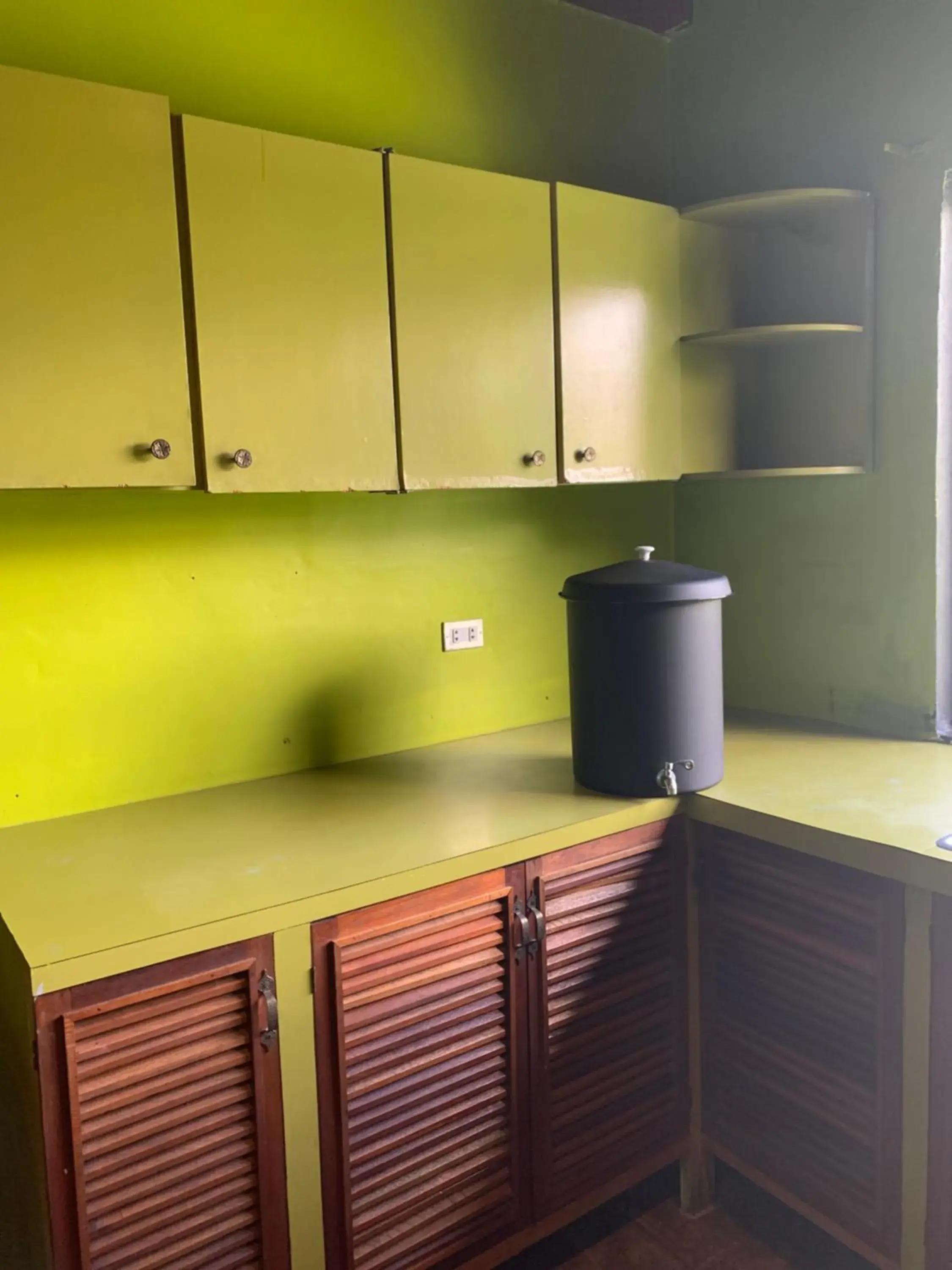 Kitchen or kitchenette, Kitchen/Kitchenette in Yes Please! Hostel