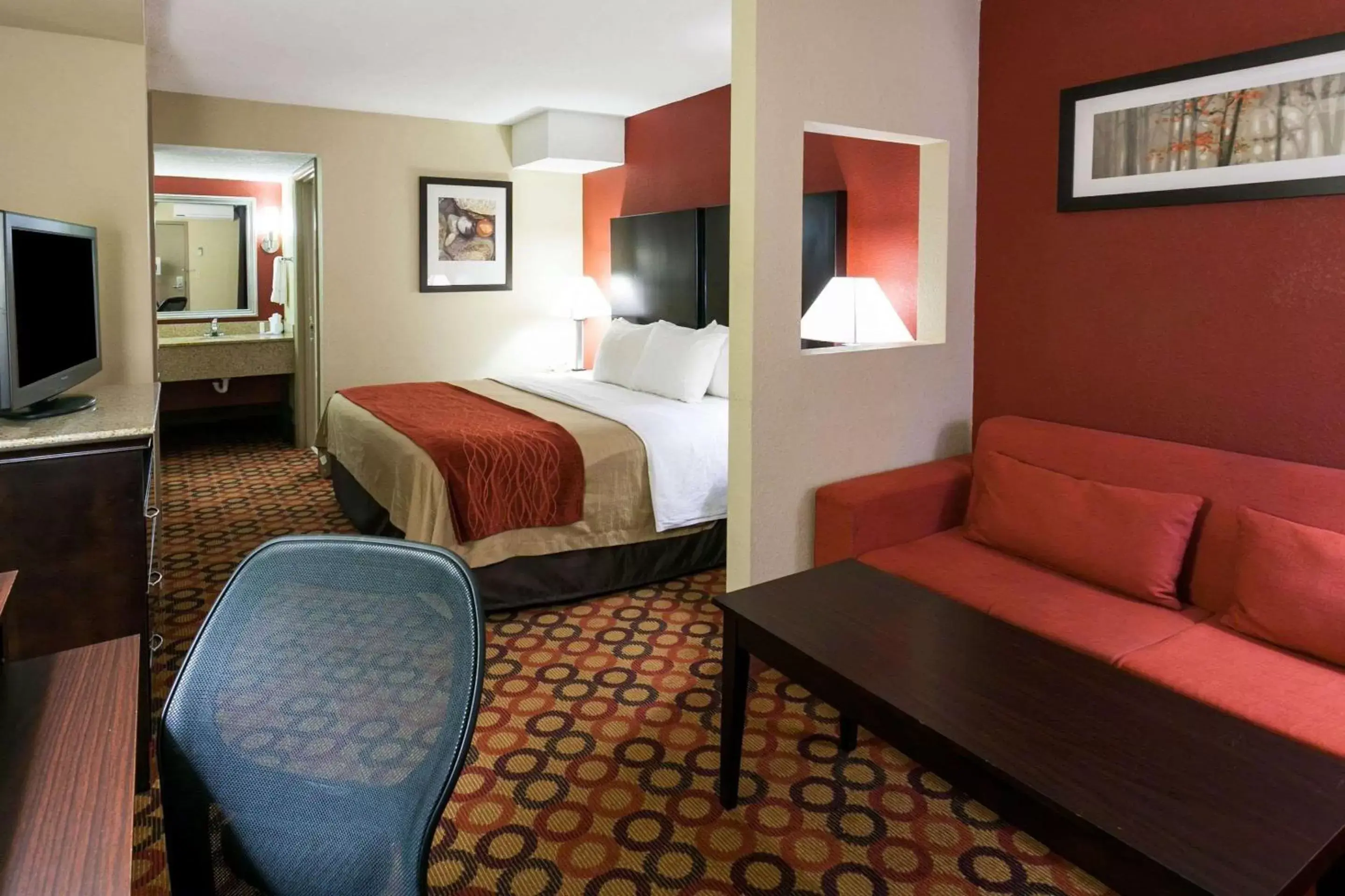 Photo of the whole room, Bed in Comfort Inn & Suites Statesville - Mooresville