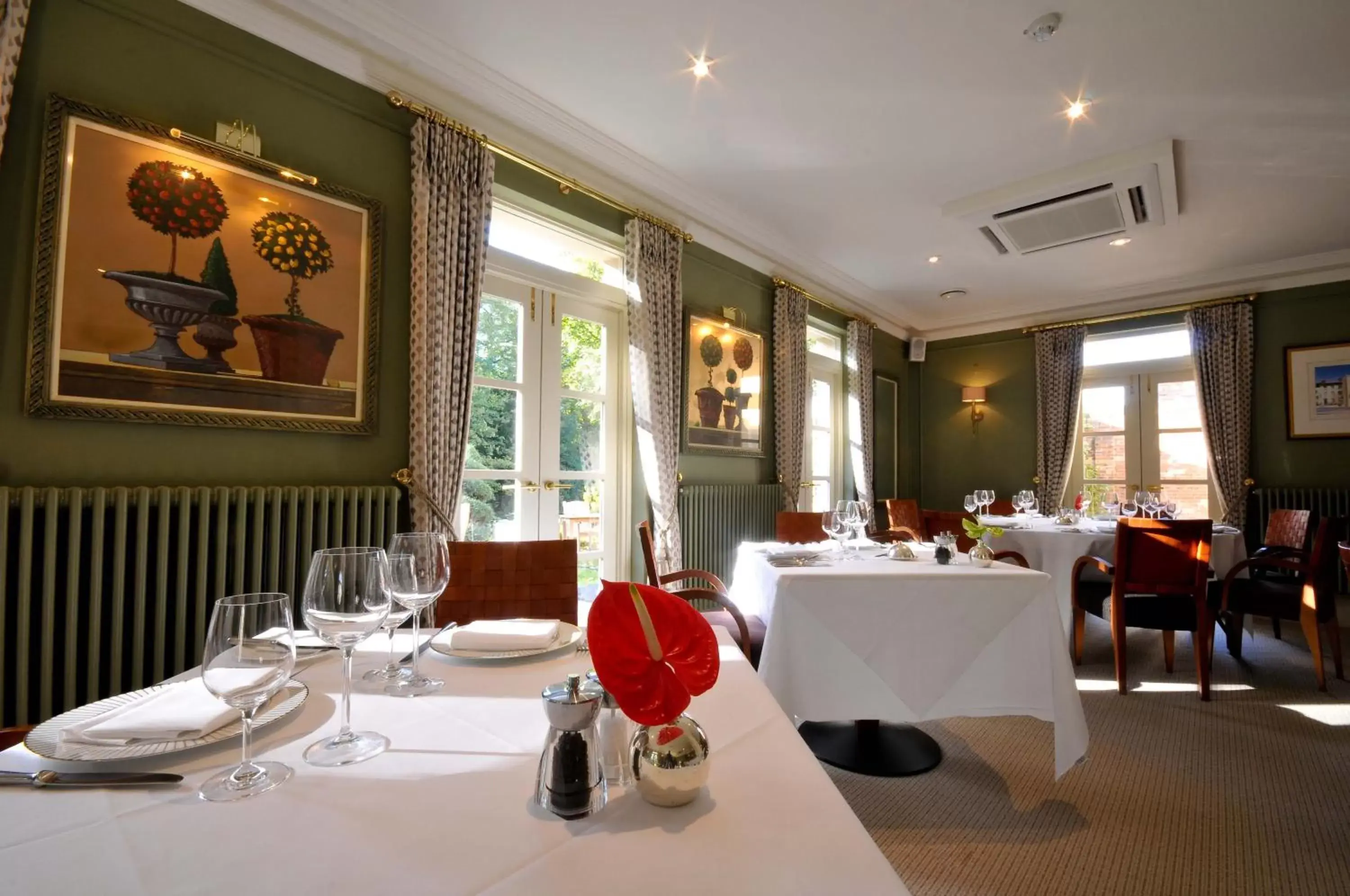 Restaurant/Places to Eat in Castle House Hotel